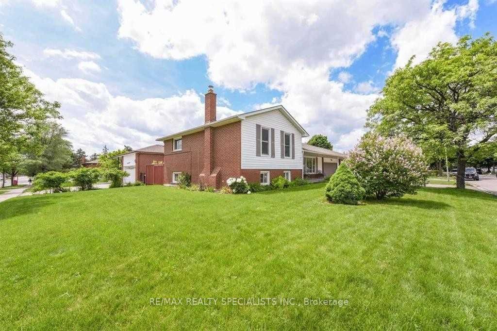 2 Marchbank Crescent, Brampton, ON L6S 3B1 photo 2