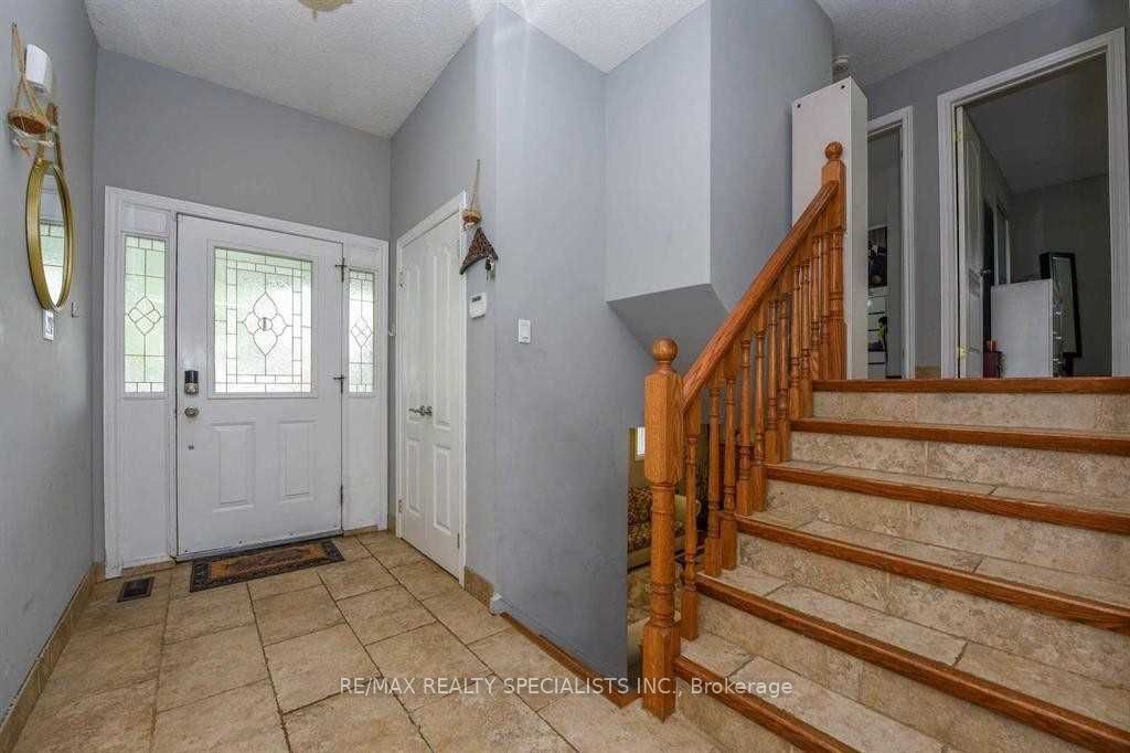 2 Marchbank Crescent, Brampton, ON L6S 3B1 photo 5