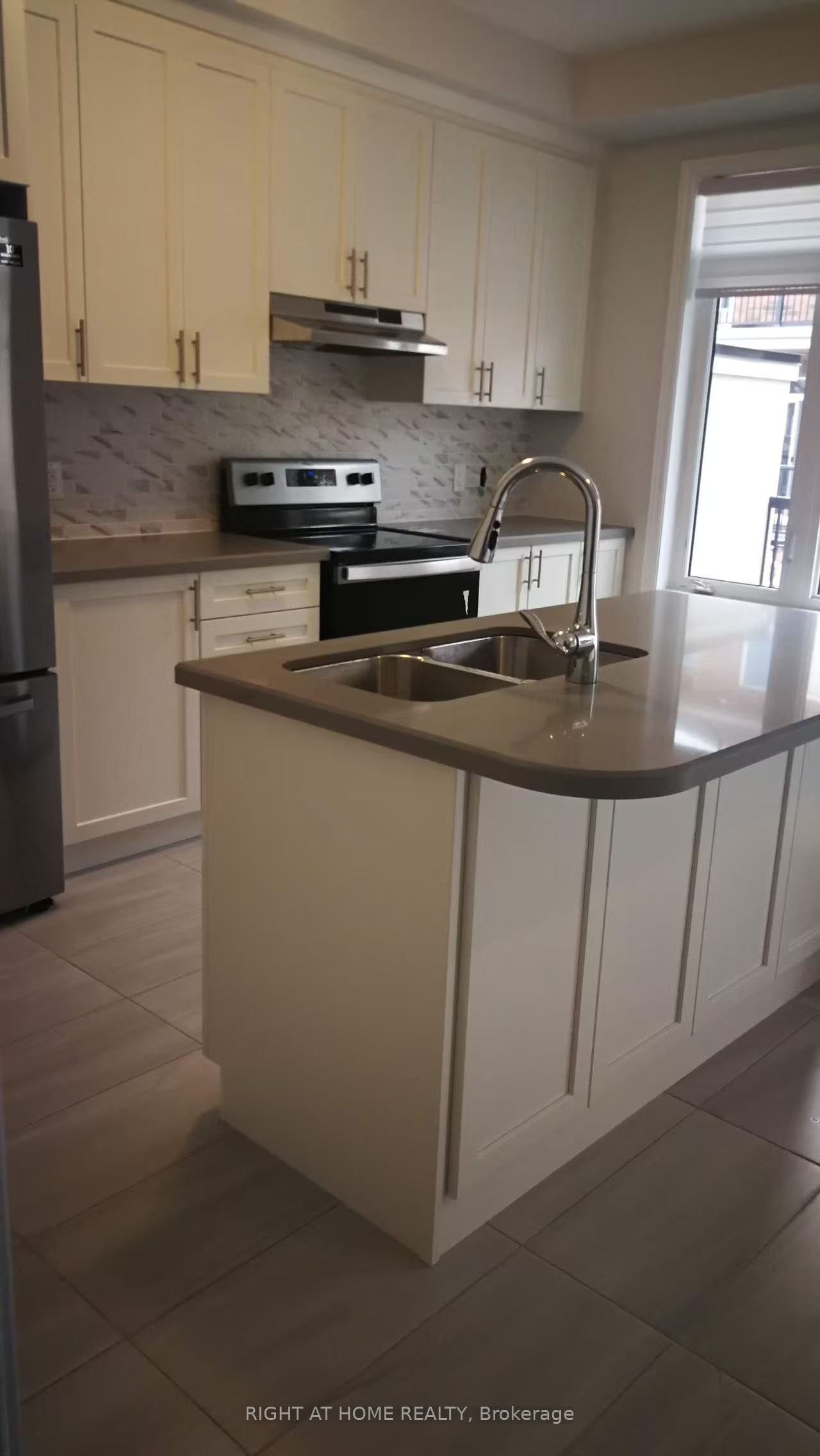 3312 Erasmum Street, Oakville, ON L6M 4J9 photo 5