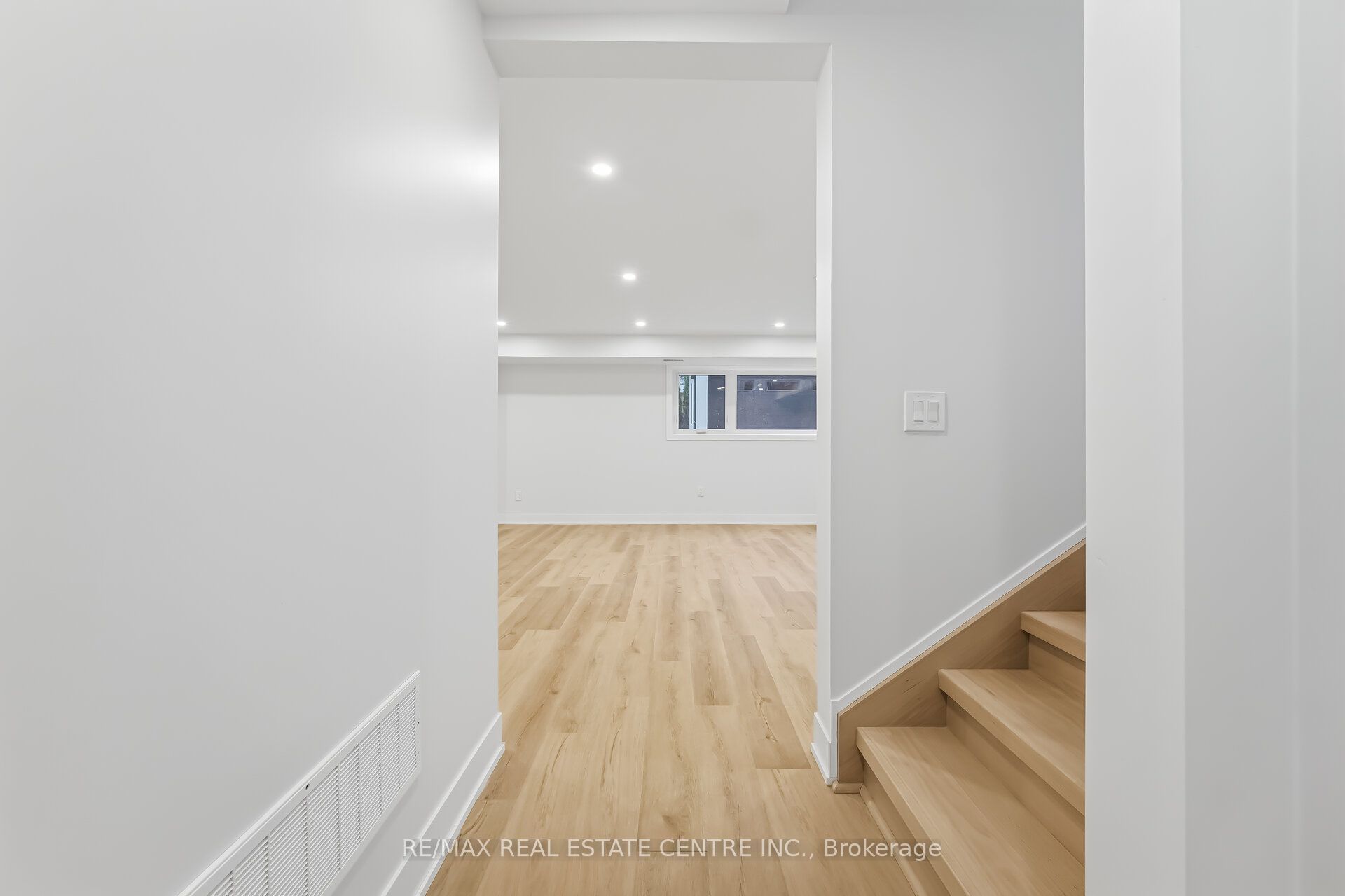 11 Bentley Drive Basement, Toronto, ON M8Z 3L9 photo 4
