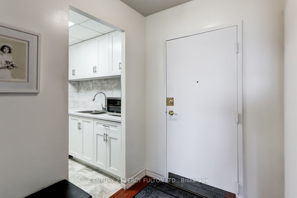 299 Mill Road 1406, Toronto, ON M9C 4V9 photo 5