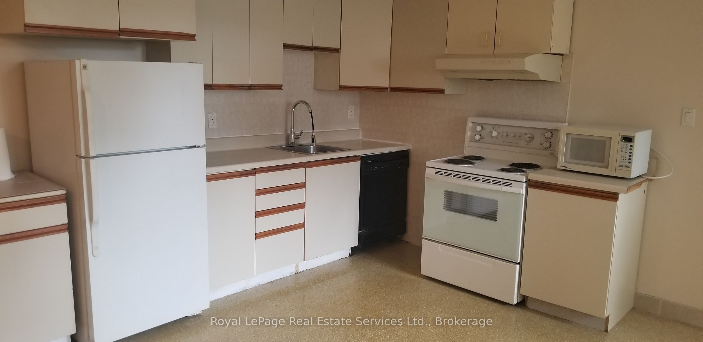 570 Fourth Line BSMT, Oakville, ON L6L 5A7 photo 3