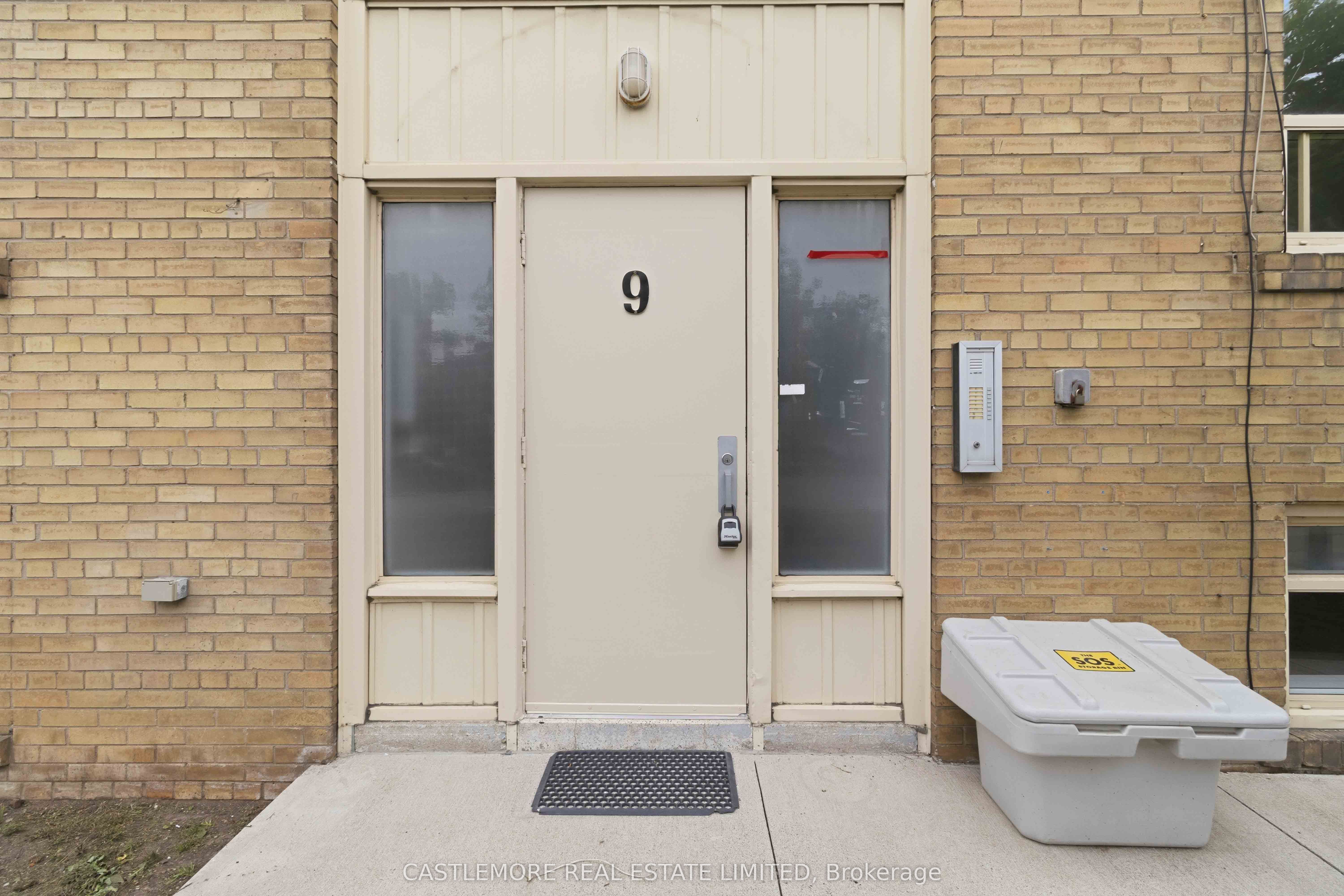 9 Allenby Avenue 1, Toronto, ON M9W 1S5 photo 2