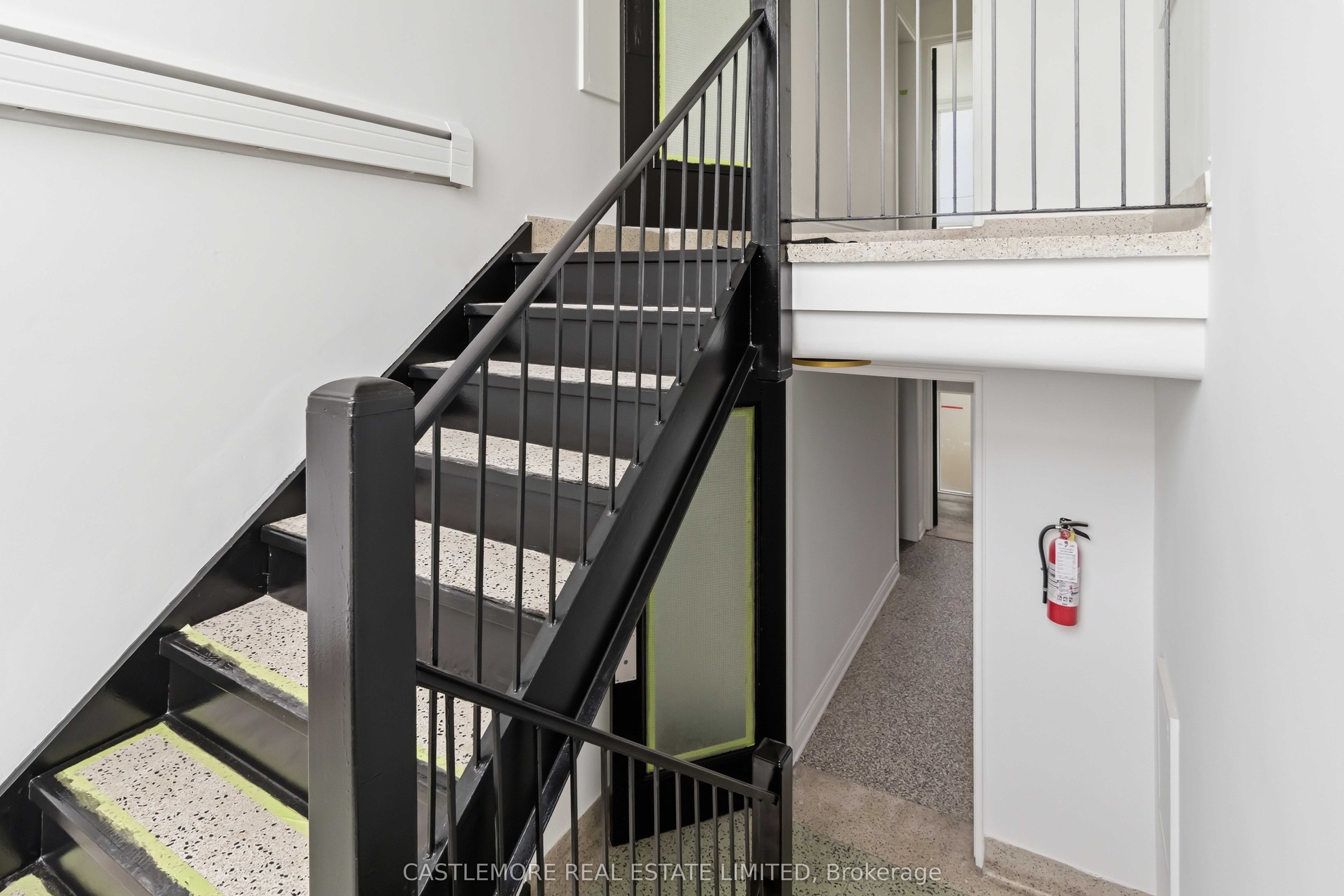9 Allenby Avenue 1, Toronto, ON M9W 1S5 photo 3