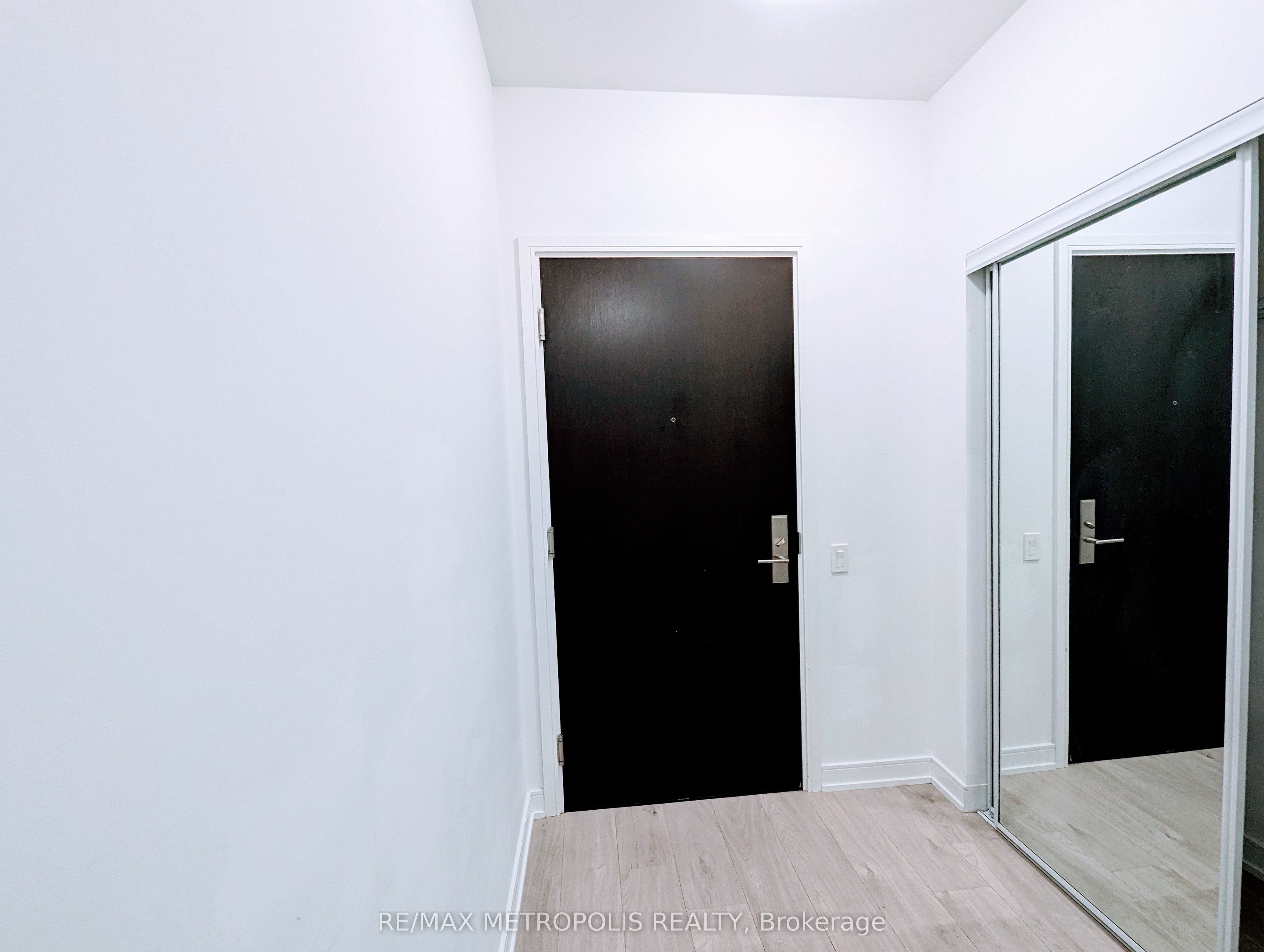 8 Nahani Way 703, Mississauga, ON L4Z 0C6 photo 2
