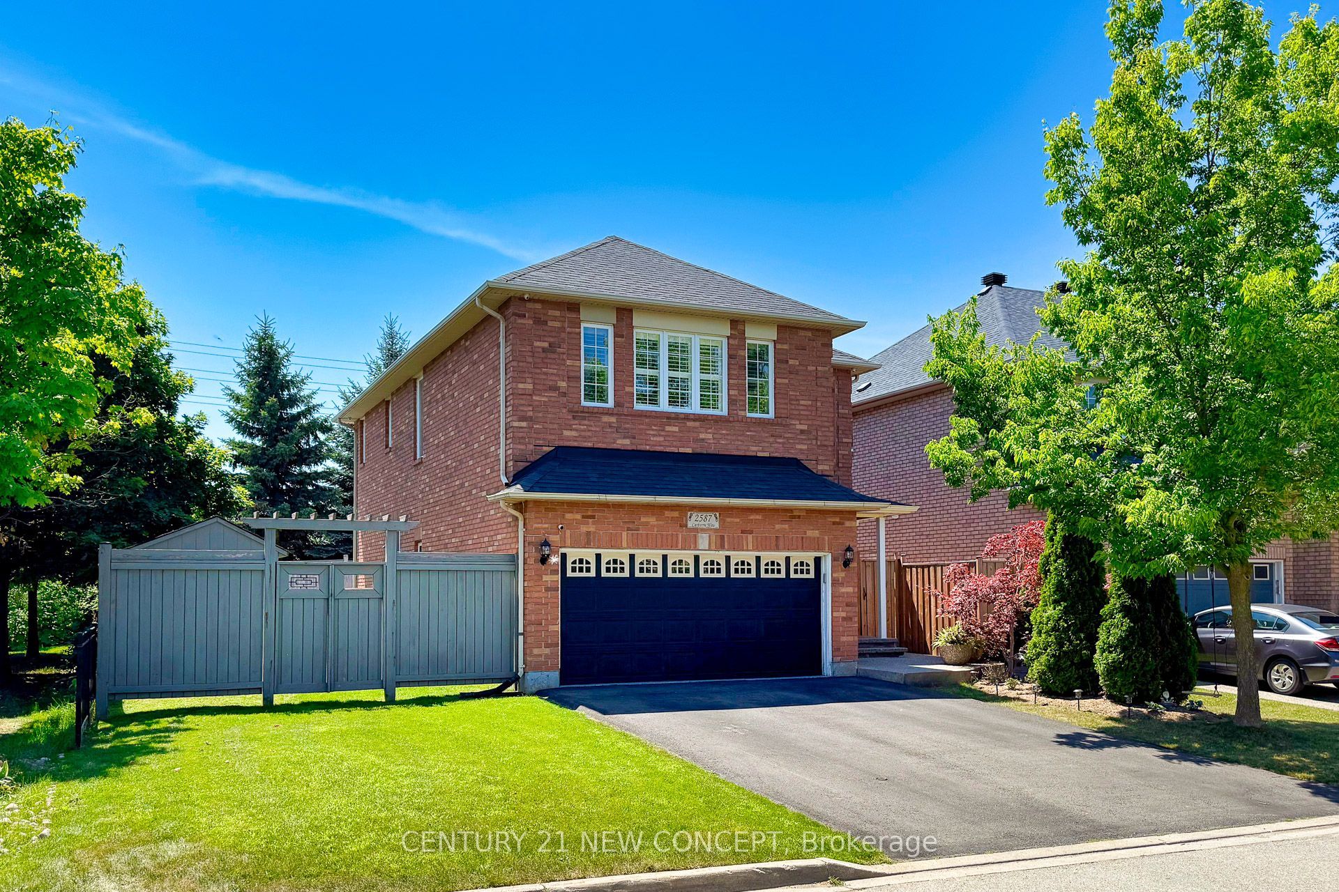 2587 Carberry Way, Oakville, ON L6M 4R8 photo 2