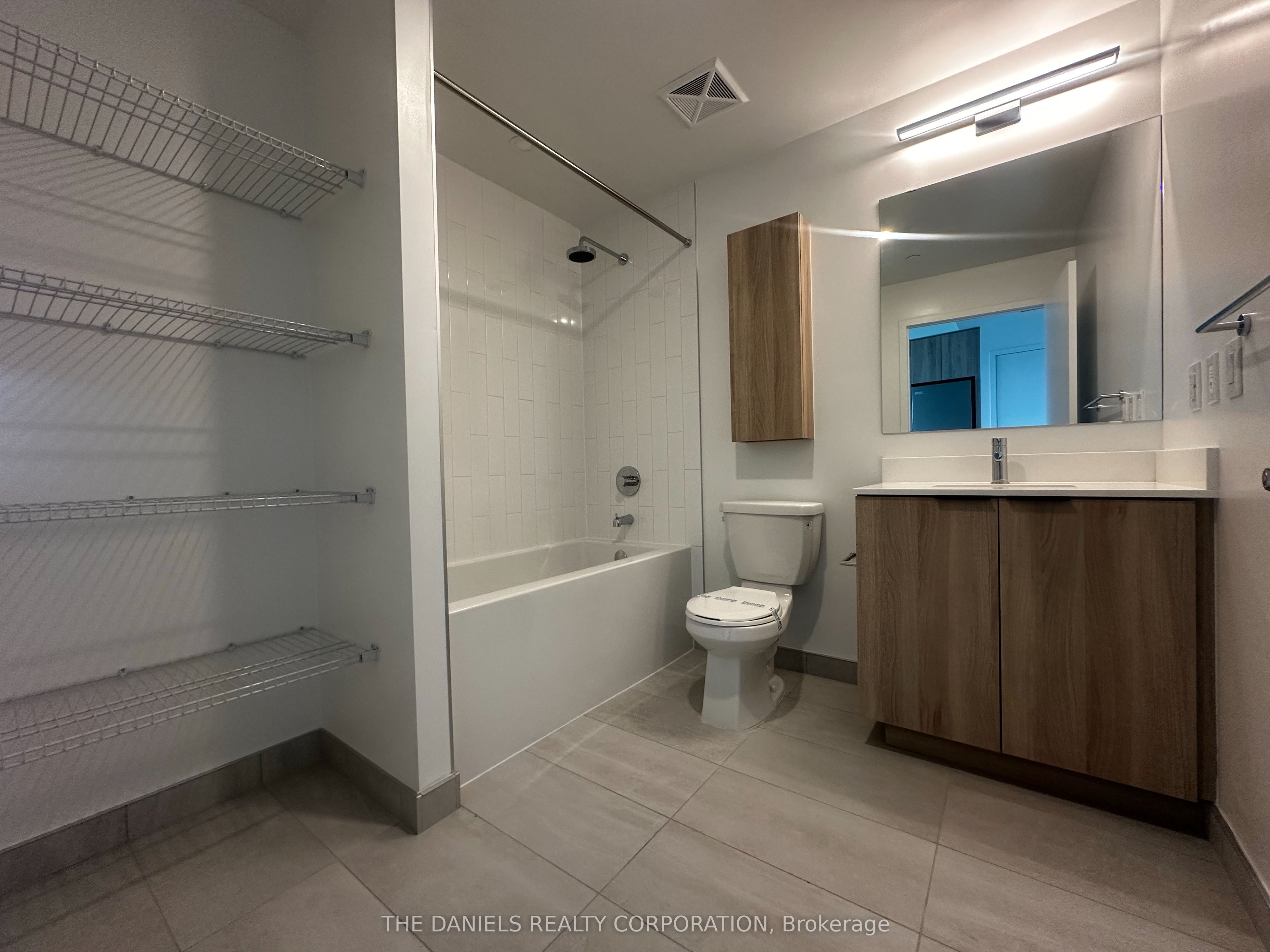 2485 Eglinton Avenue W 924, Mississauga, ON L5M 2T1 photo 3