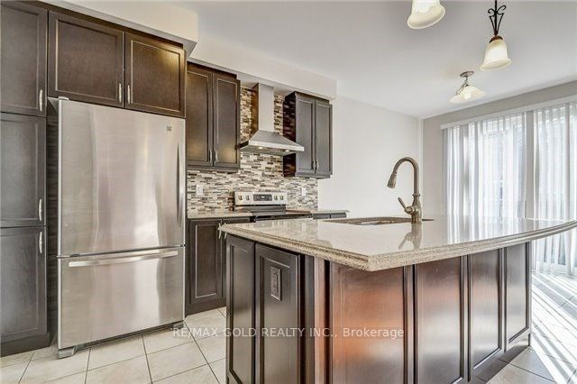 82 Enford Crescent Upper, Brampton, ON L7A 4C8 photo 2