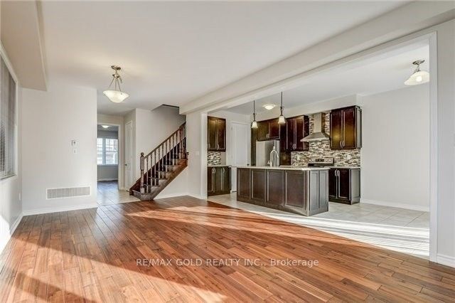 82 Enford Crescent Upper, Brampton, ON L7A 4C8 photo 3