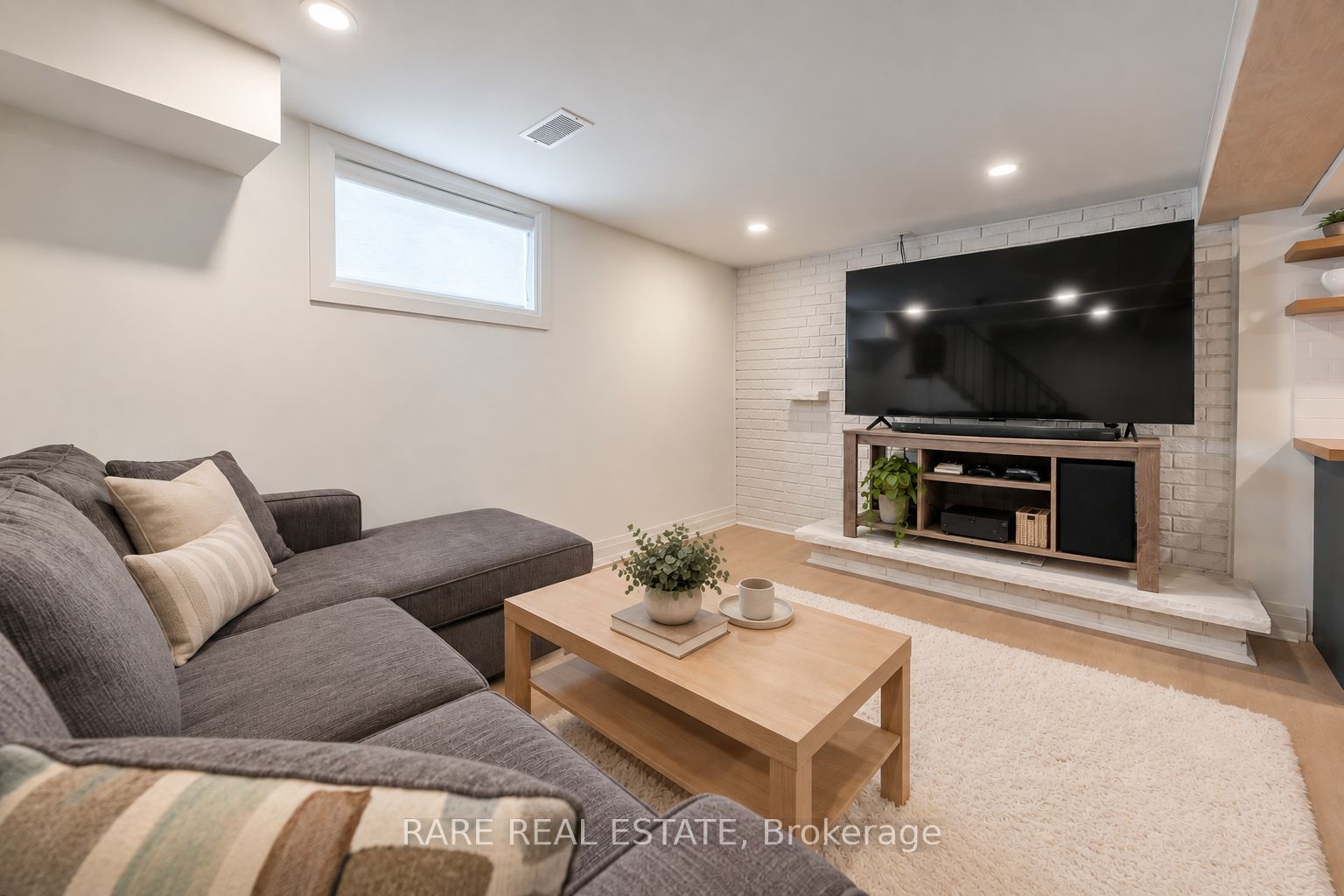 27 Fairbank Avenue 1, Toronto, ON M6E 3Y5 photo 2