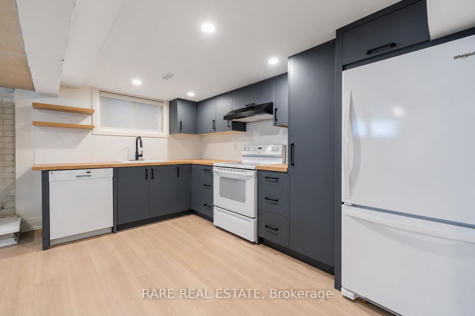 27 Fairbank Avenue 1, Toronto, ON M6E 3Y5 photo 3