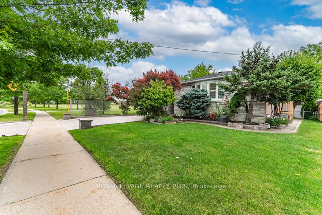 87 Hullmar Drive, Toronto, ON M3N 2E2