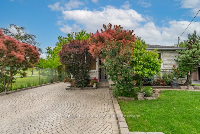87 Hullmar Drive, Toronto, ON M3N 2E2 photo 2