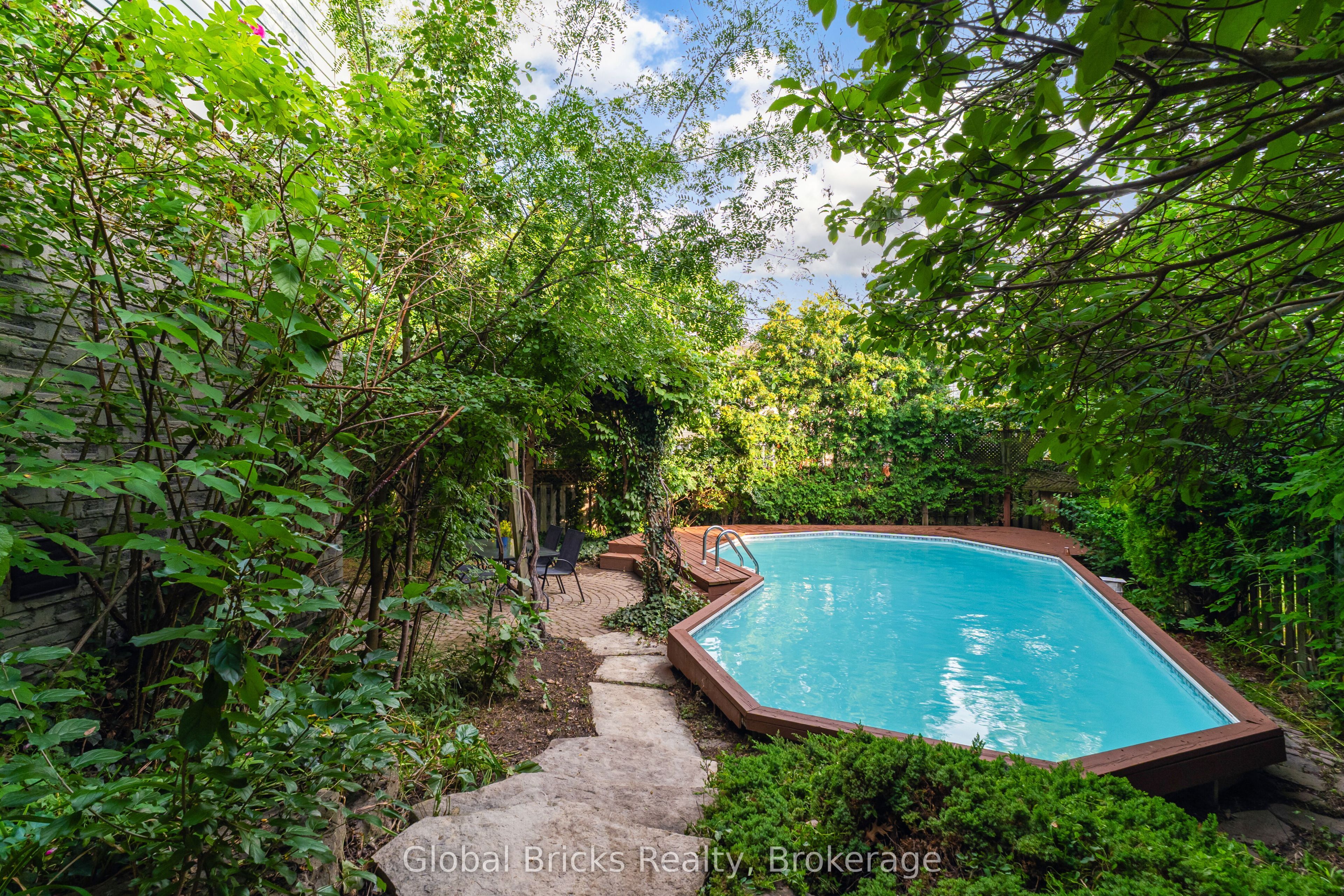 6190 Saltmarsh Court, Mississauga, ON L5N 5V8 photo 2