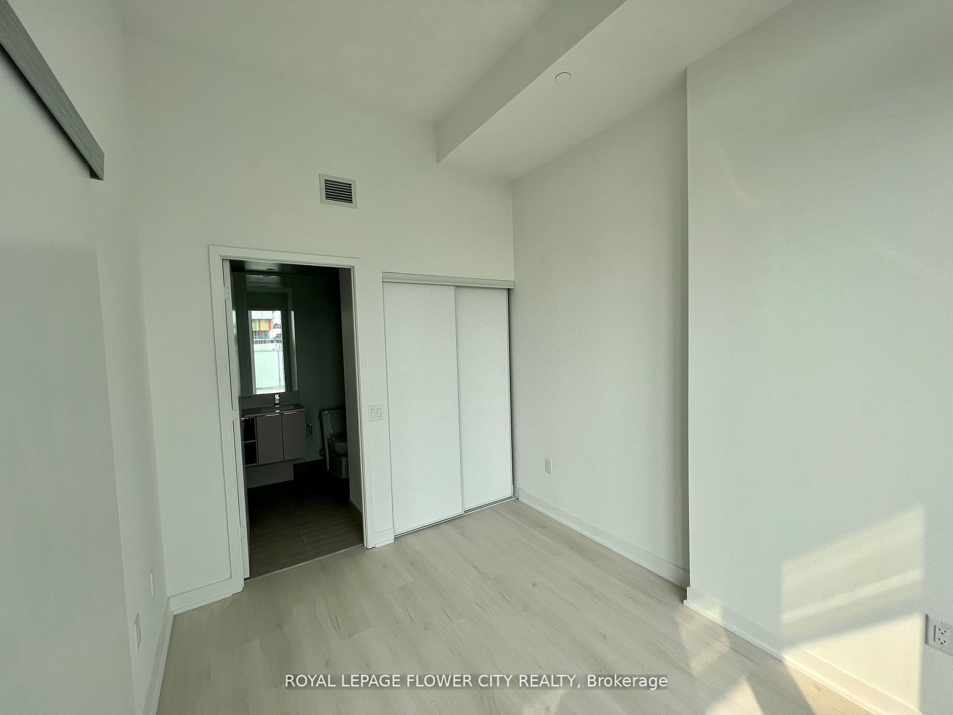3900 Confederation Parkway 607, Mississauga, ON L5B 0M3 photo 4