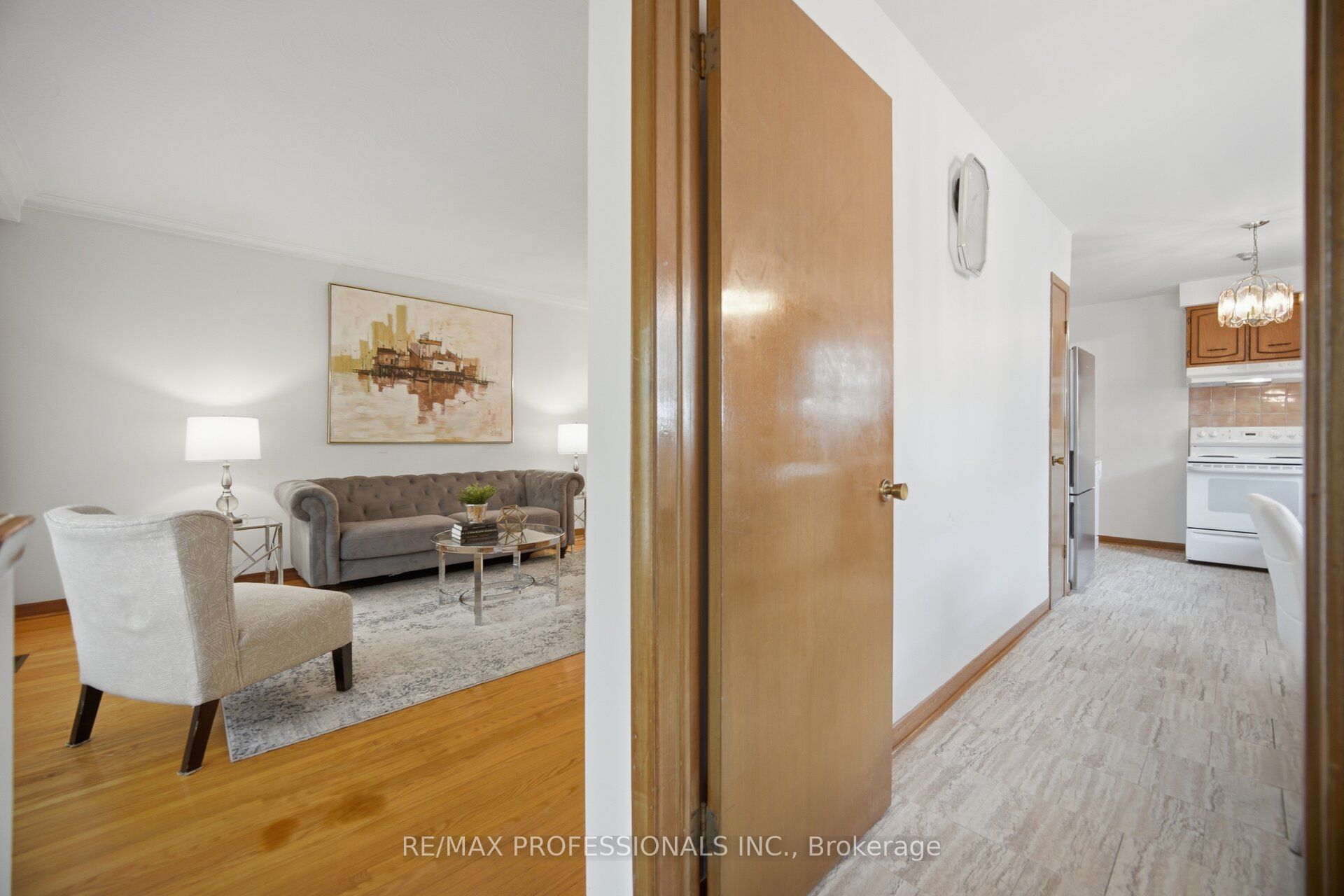 19 Earldown Drive, Toronto, ON M9R 2L4 photo 5