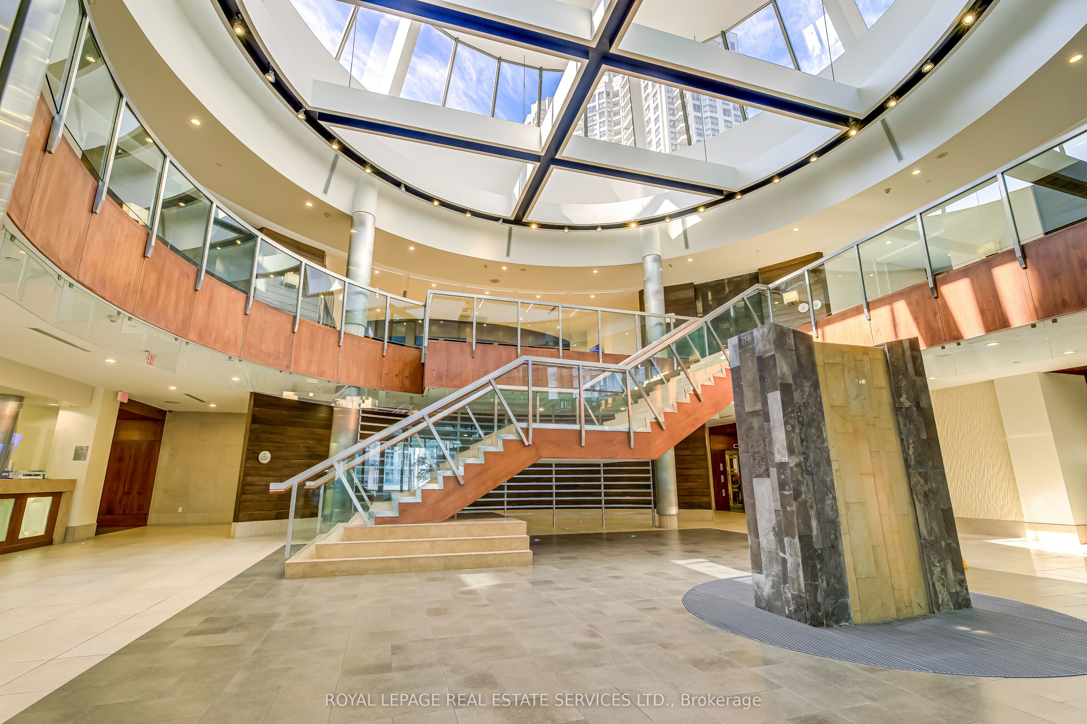 3888 Duke Of York Boulevard 1433, Mississauga, ON L5B 4P5 photo 3