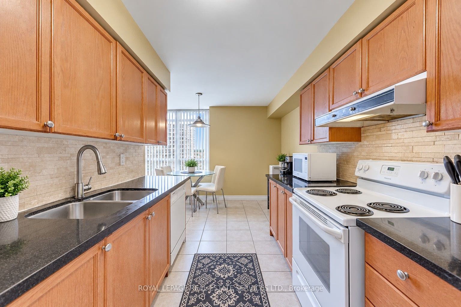 3888 Duke Of York Boulevard 1433, Mississauga, ON L5B 4P5 photo 4