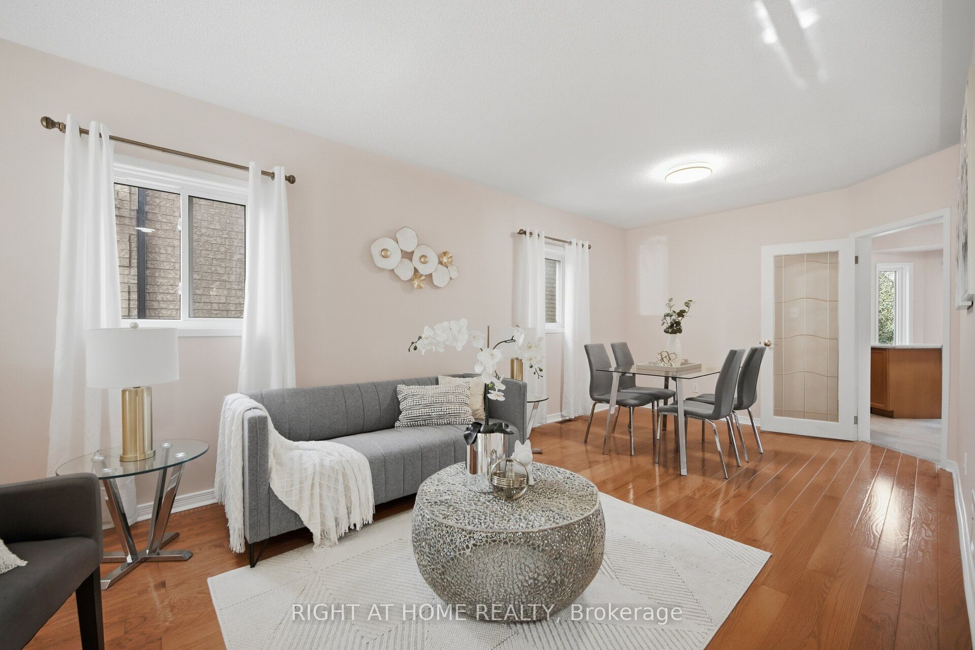 975 Mantle Crescent, Mississauga, ON L5V 2G3 photo 4