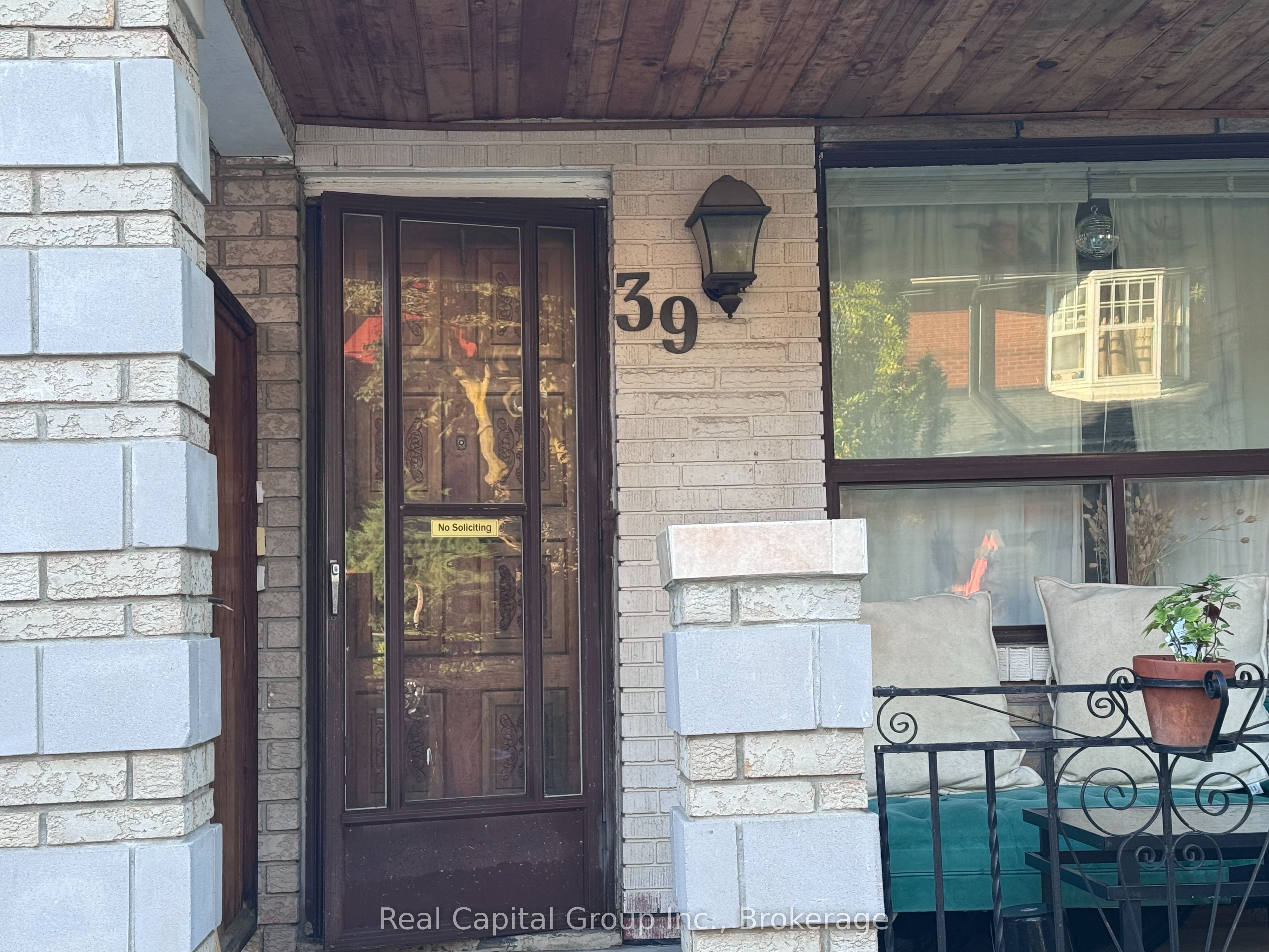 39 Pendrith Street S 2, Toronto, ON M6G 1R6 photo 4