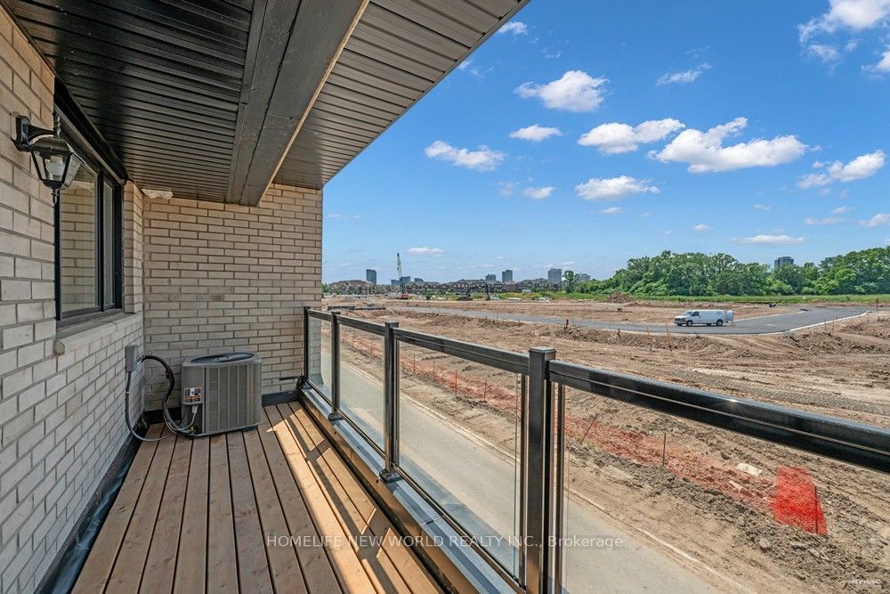 1095 Wheat Boom Drive, Oakville, ON L6H 7H5 photo 4