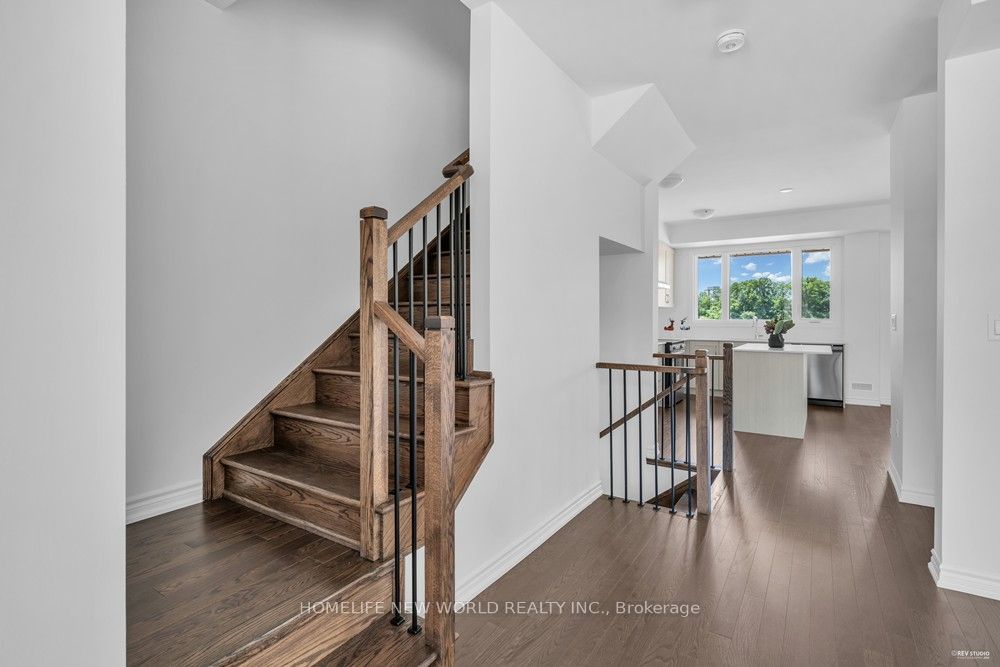 1095 Wheat Boom Drive, Oakville, ON L6H 7H5 photo 5