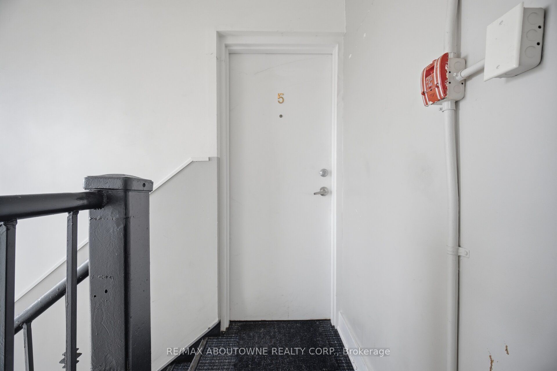 133 North Service Road E 5, Oakville, ON L6H 1A3 photo 4