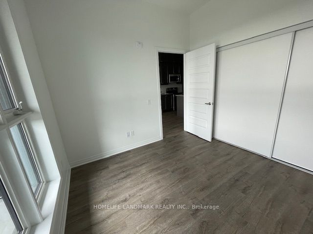 95 Dundas Street S 411, Oakville, ON L6M 5N4 photo 2