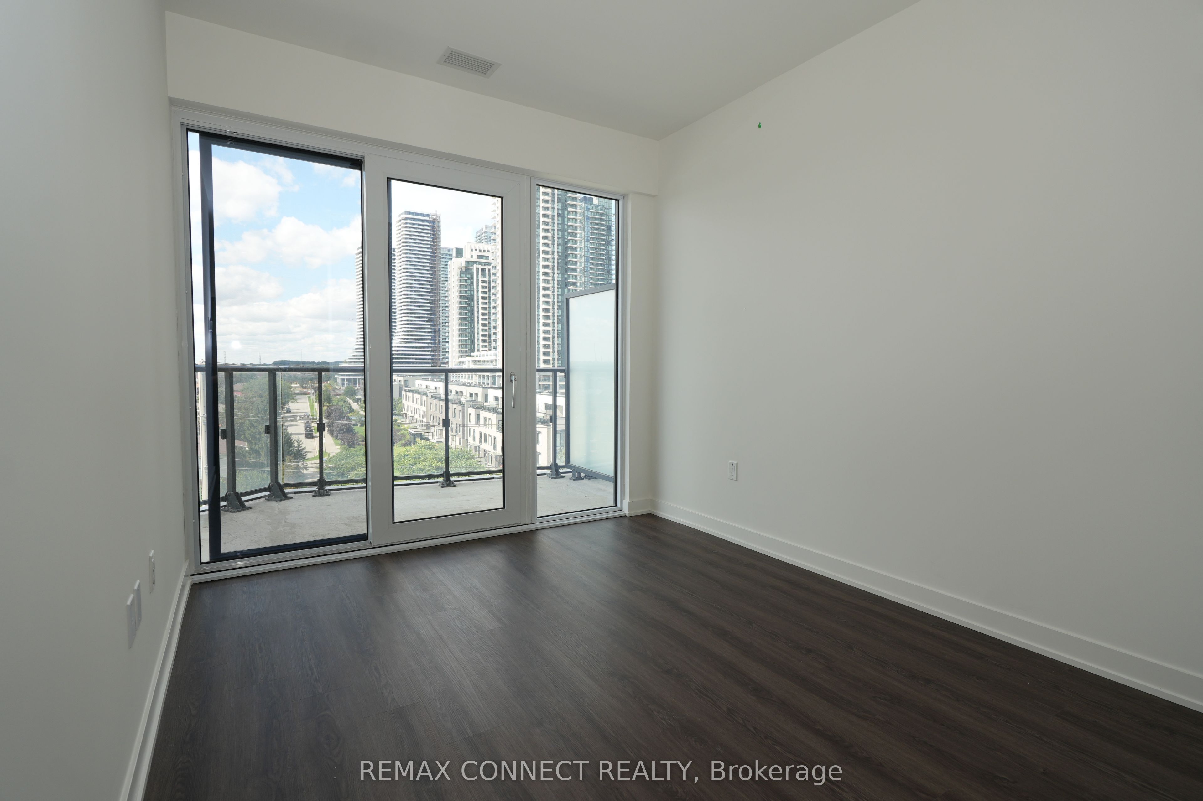 448 Burnhamthorpe Road W 503, Mississauga, ON L5B 0R4 photo 5