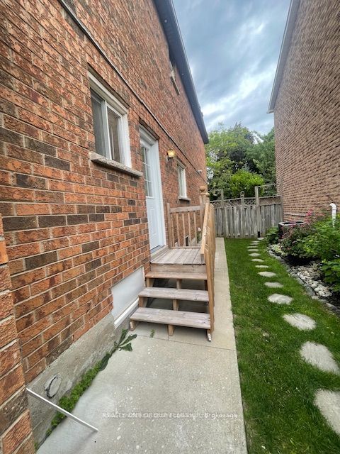 3665 Colonial upper Drive, Mississauga, ON L5L 4P2 photo 3