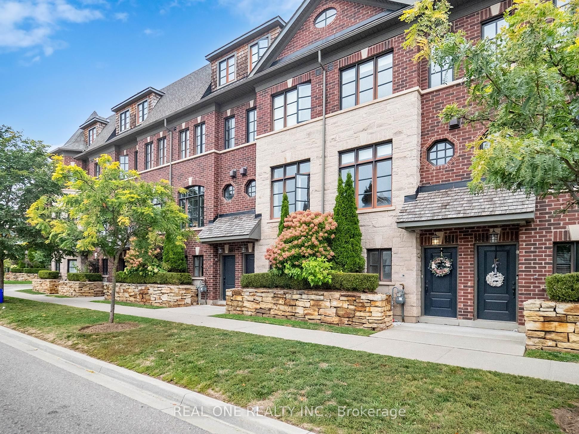 2161 Lillykin Street, Oakville, ON L6H 0N2