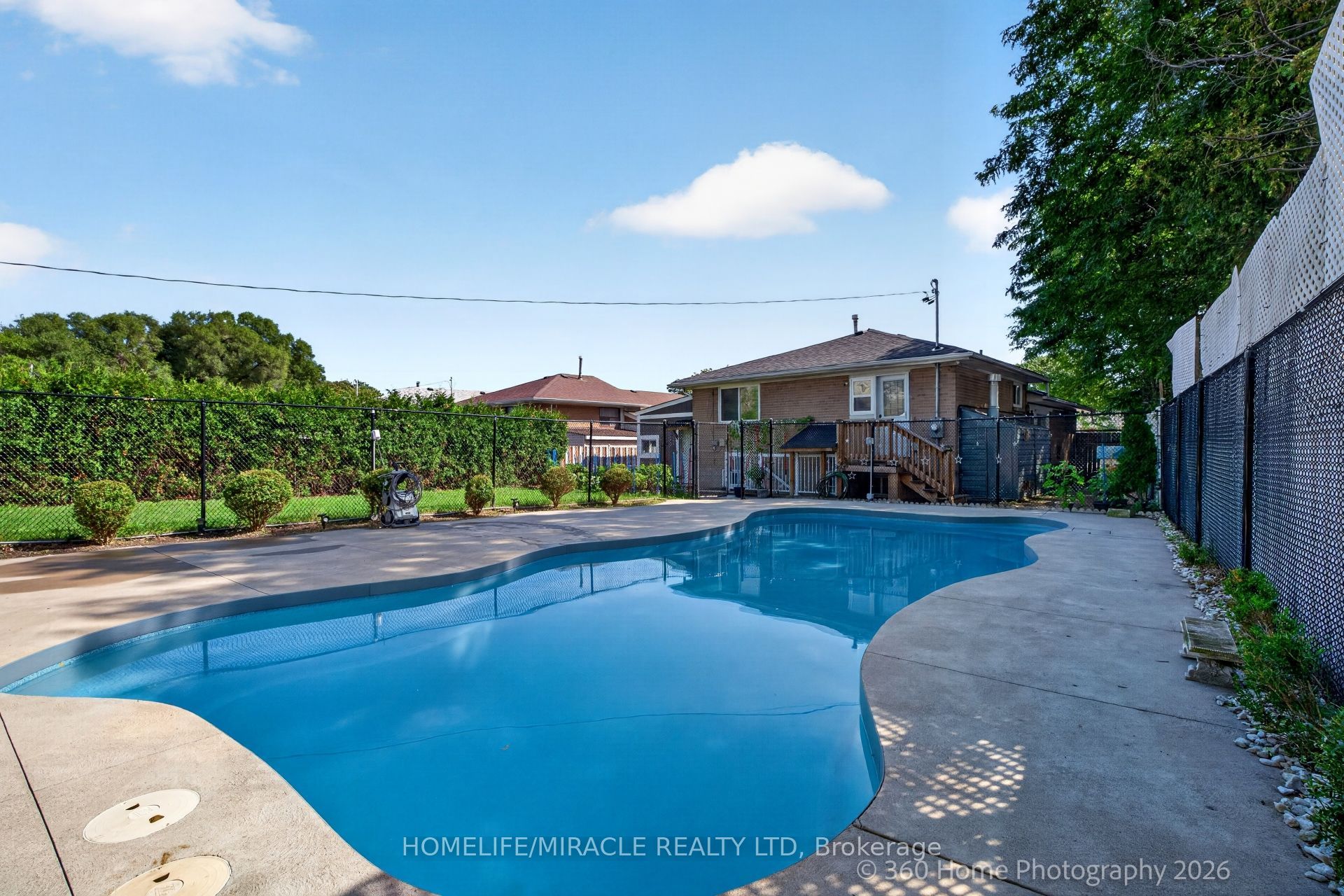 178 Kingsview Boulevard, Toronto, ON M9R 1V5 photo 2