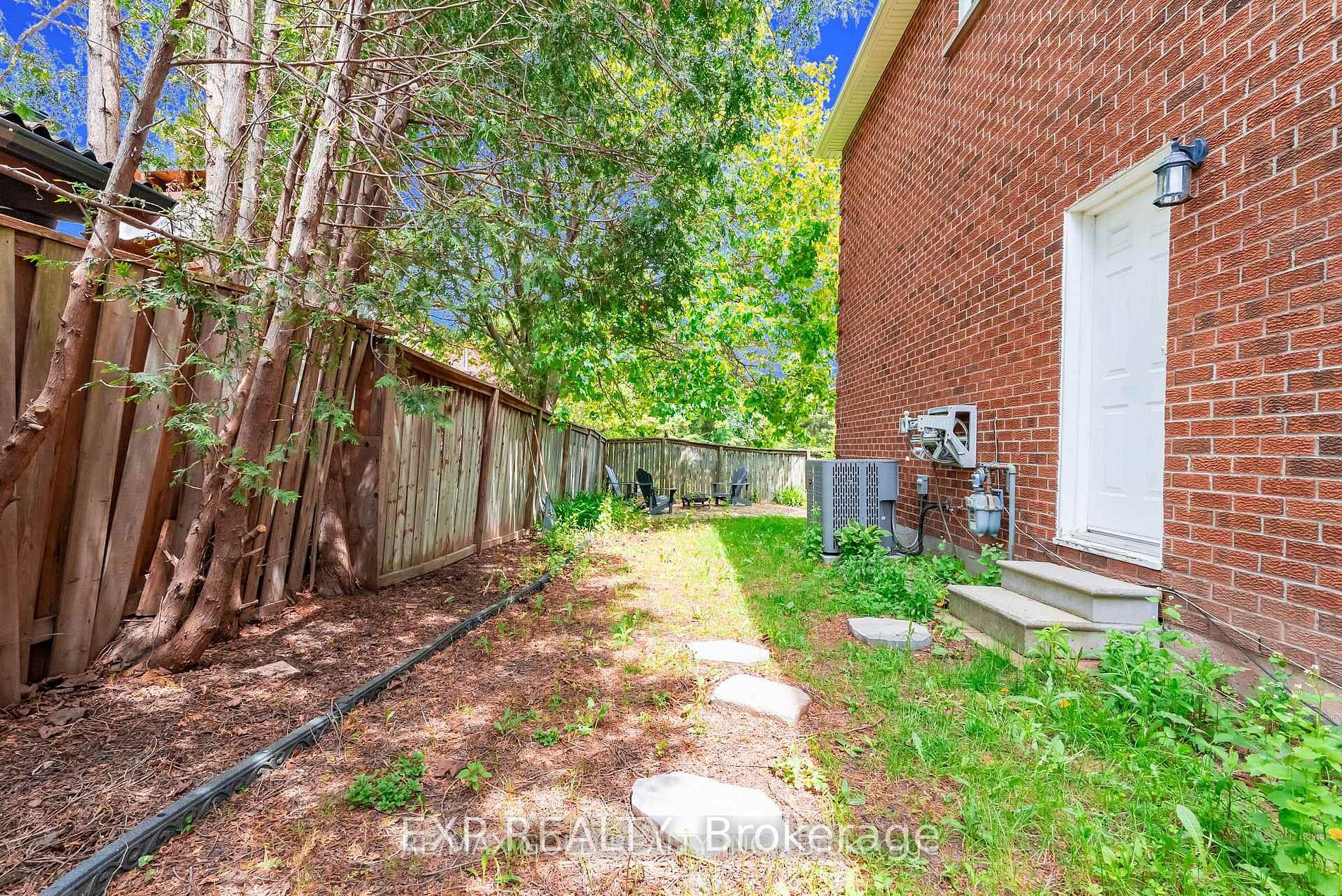 6677 Ganymede Road Lower Level, Mississauga, ON L5N 4V3 photo 2