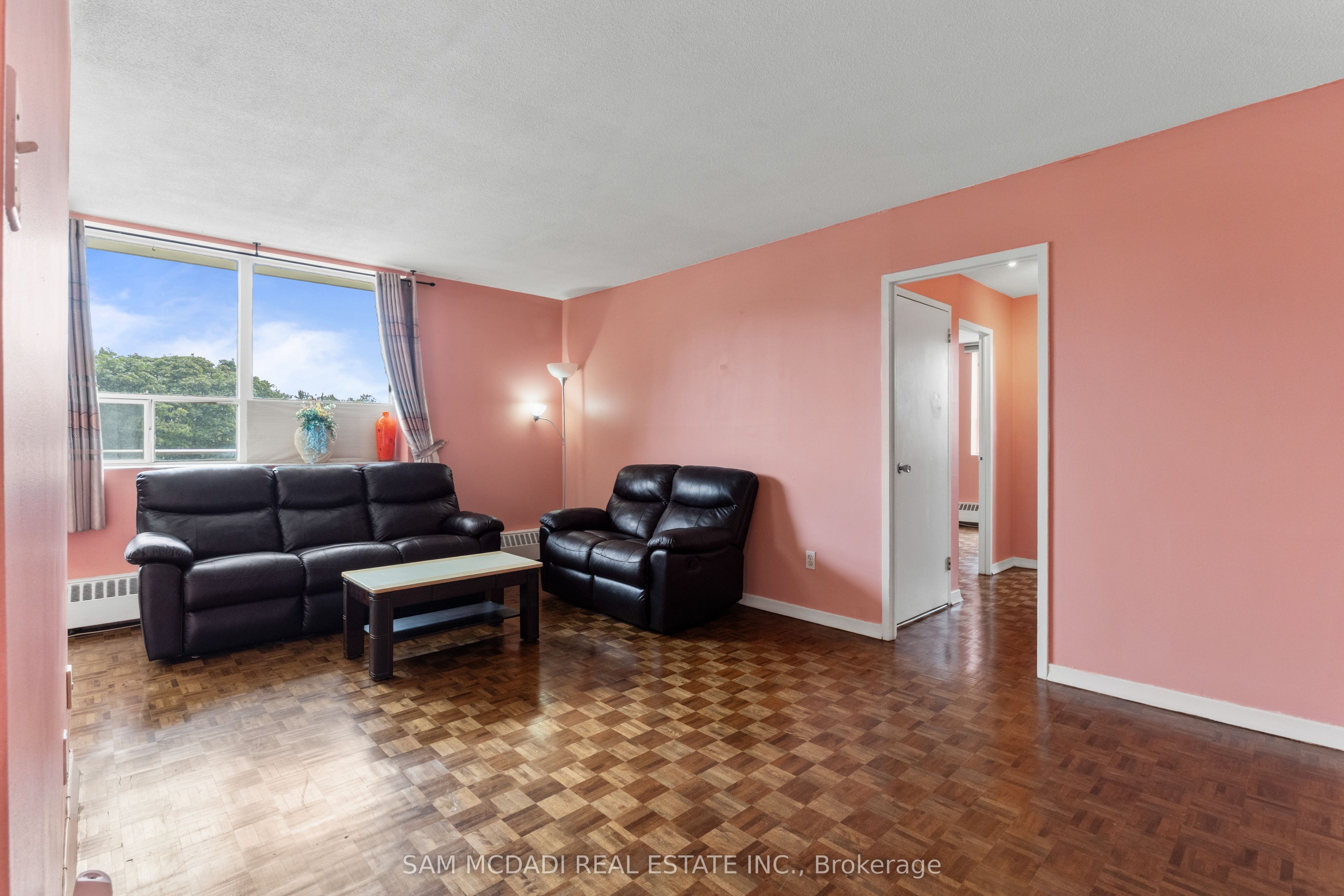 3145 Queen Frederica Drive 208, Mississauga, ON L4Y 3A7 photo 2