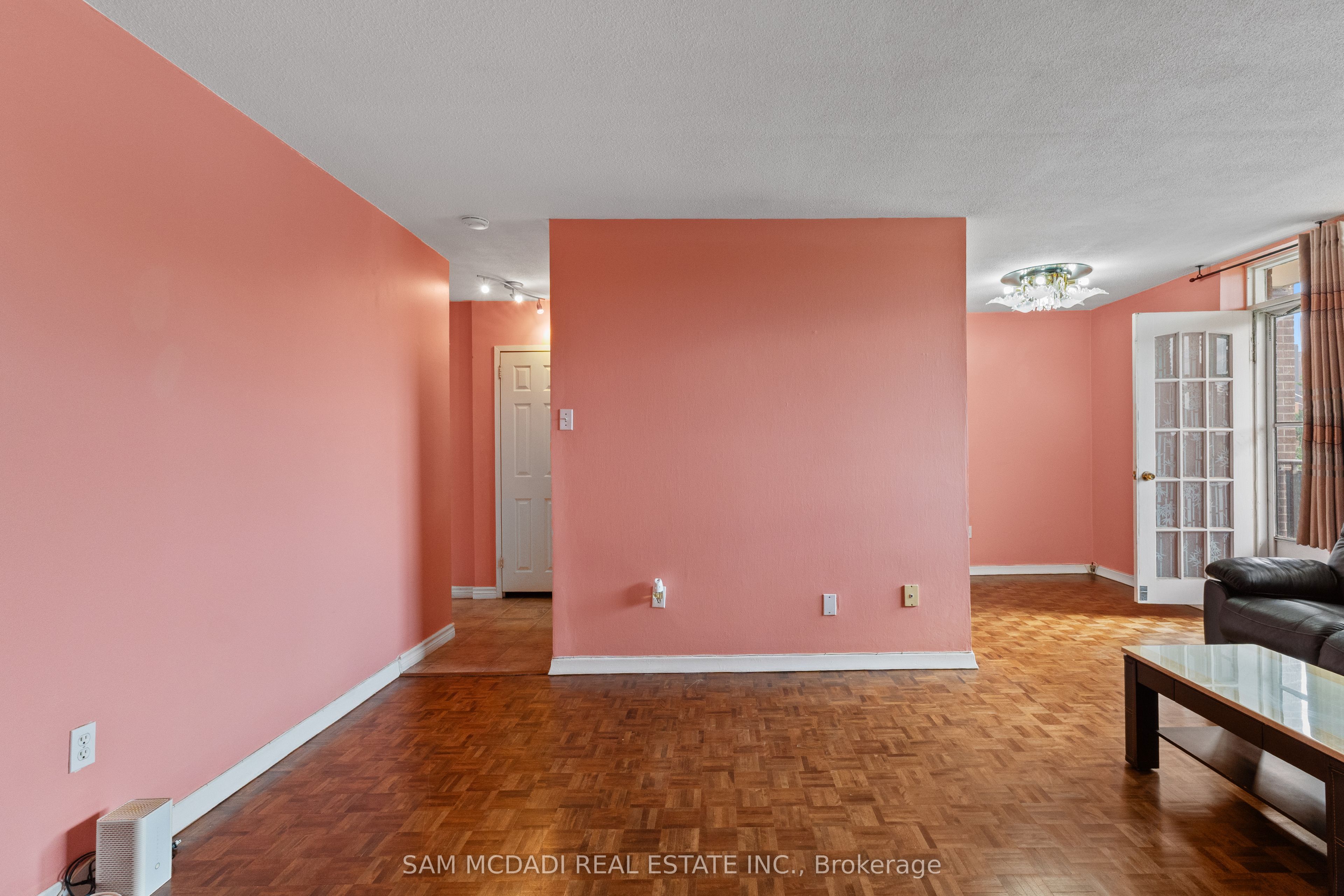 3145 Queen Frederica Drive 208, Mississauga, ON L4Y 3A7 photo 3