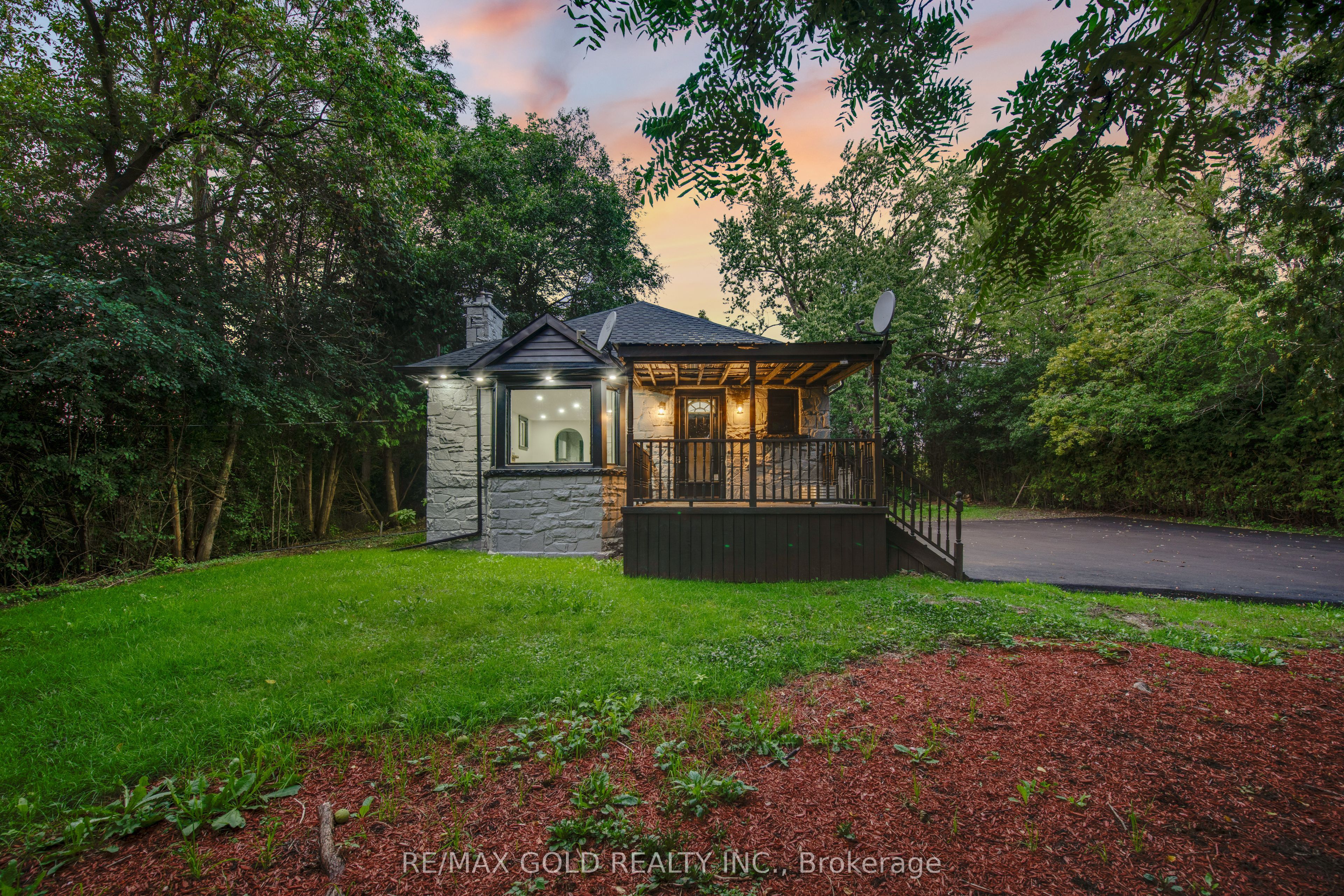 2702 Embleton Road, Brampton, ON L6X 0E2 photo 2