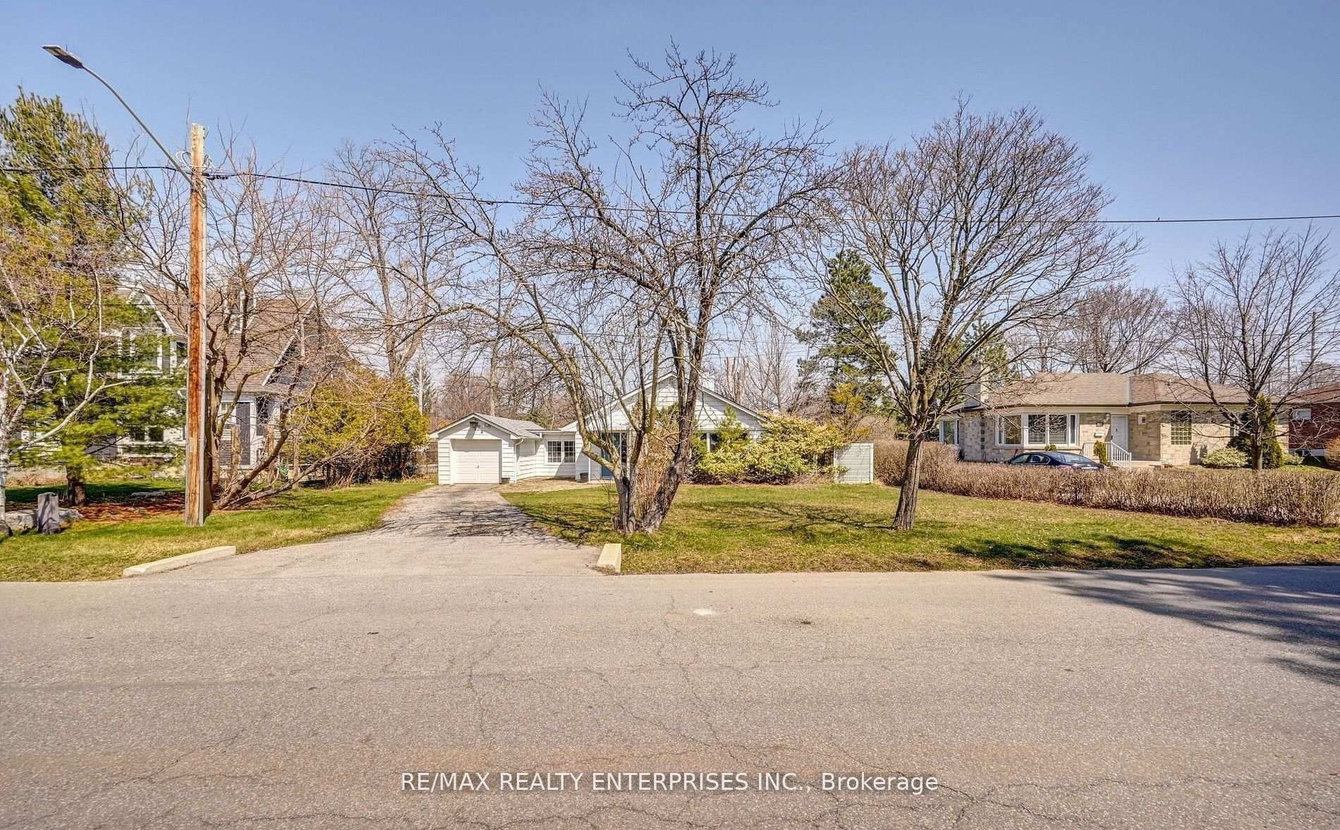 1235 Old River Road, Mississauga, ON L5G 3G2 photo 2