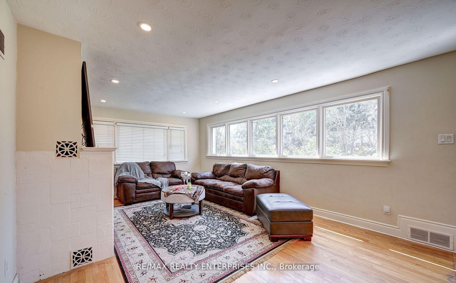 1235 Old River Road, Mississauga, ON L5G 3G2 photo 5