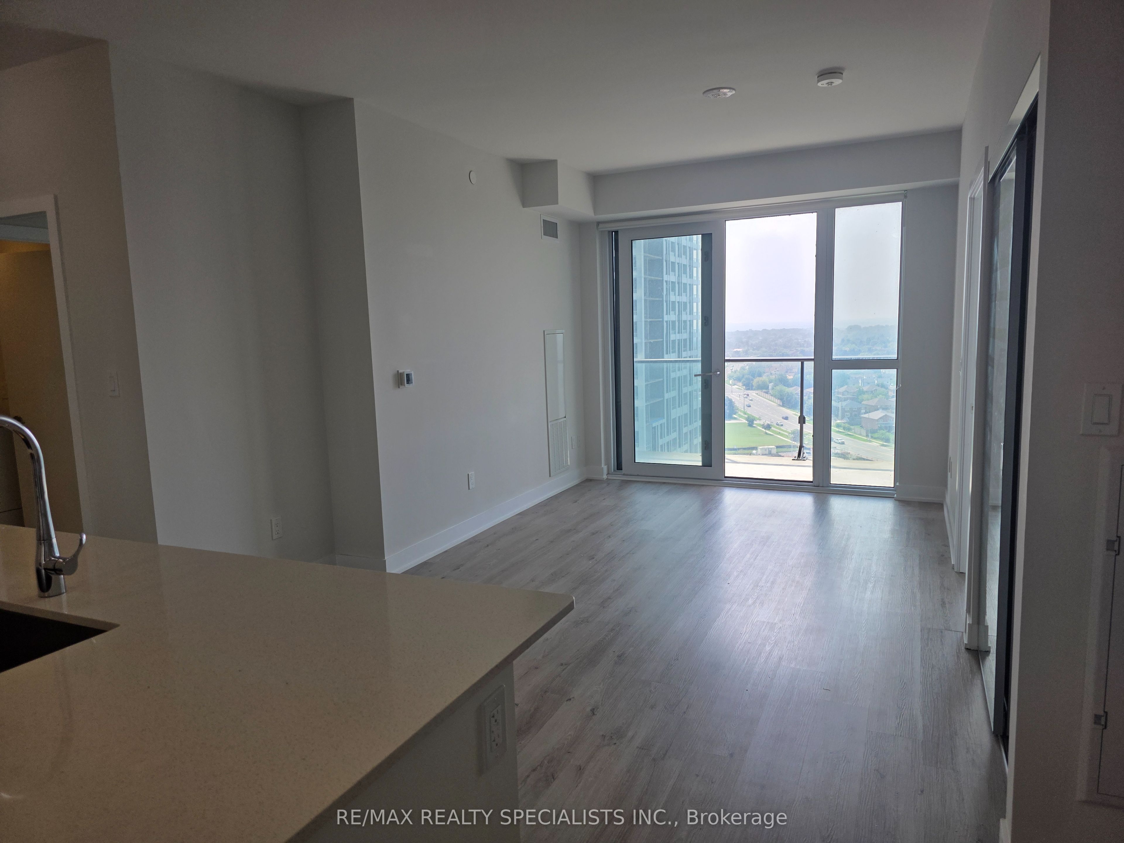 430 Square One Drive 1407, Mississauga, ON L5B 0L6 photo 4