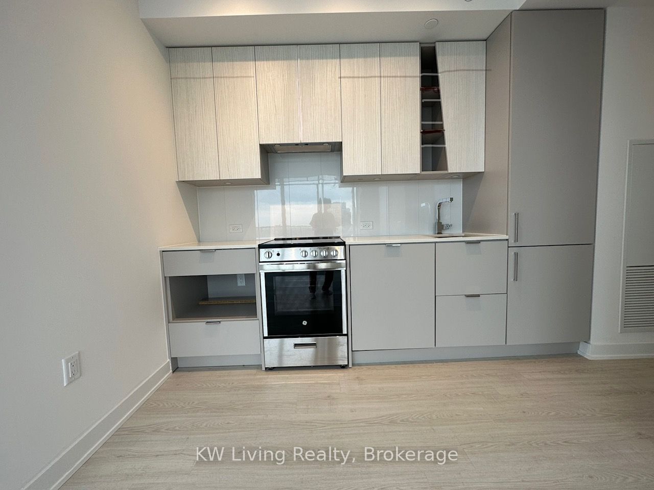 3883 Quartz Road 2204, Mississauga, ON L5B 0M4 photo 3