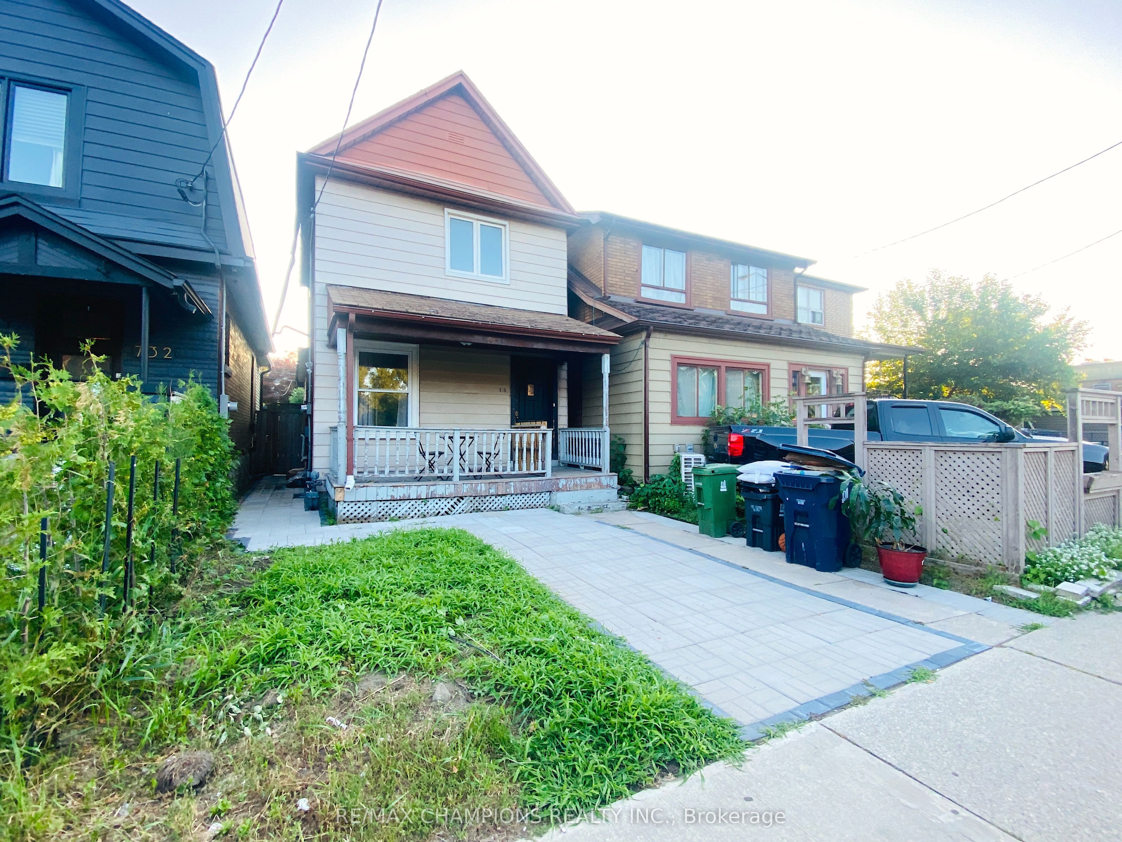 734 Willard Avenue Main, Toronto, ON M6S 3S5 photo 2