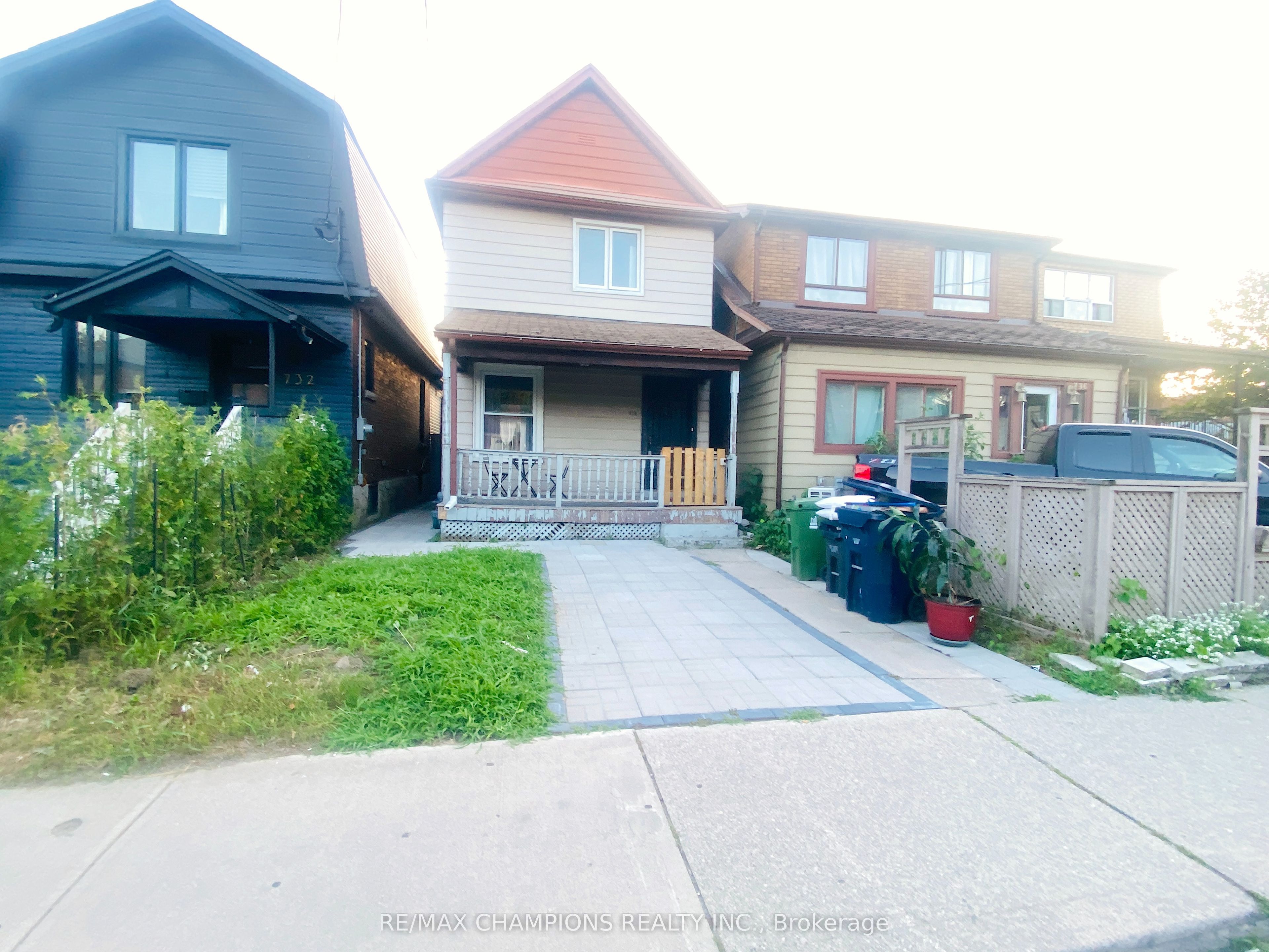 734 Willard Avenue Main, Toronto, ON M6S 3S5 photo 3