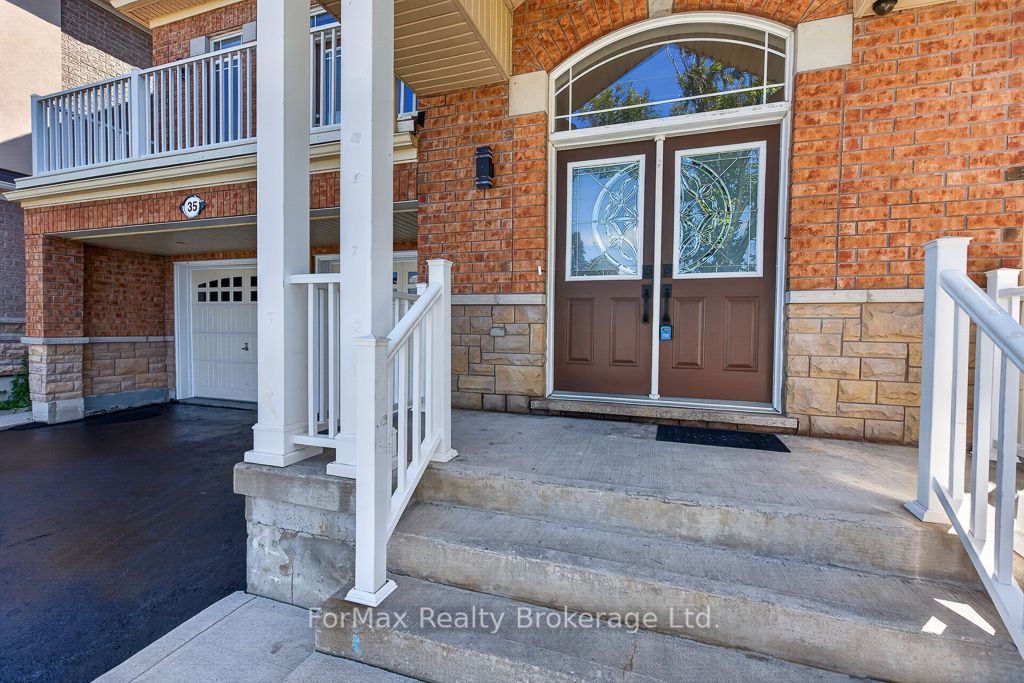 35 Seascape Crescent, Brampton, ON L6P 3C5 photo 2