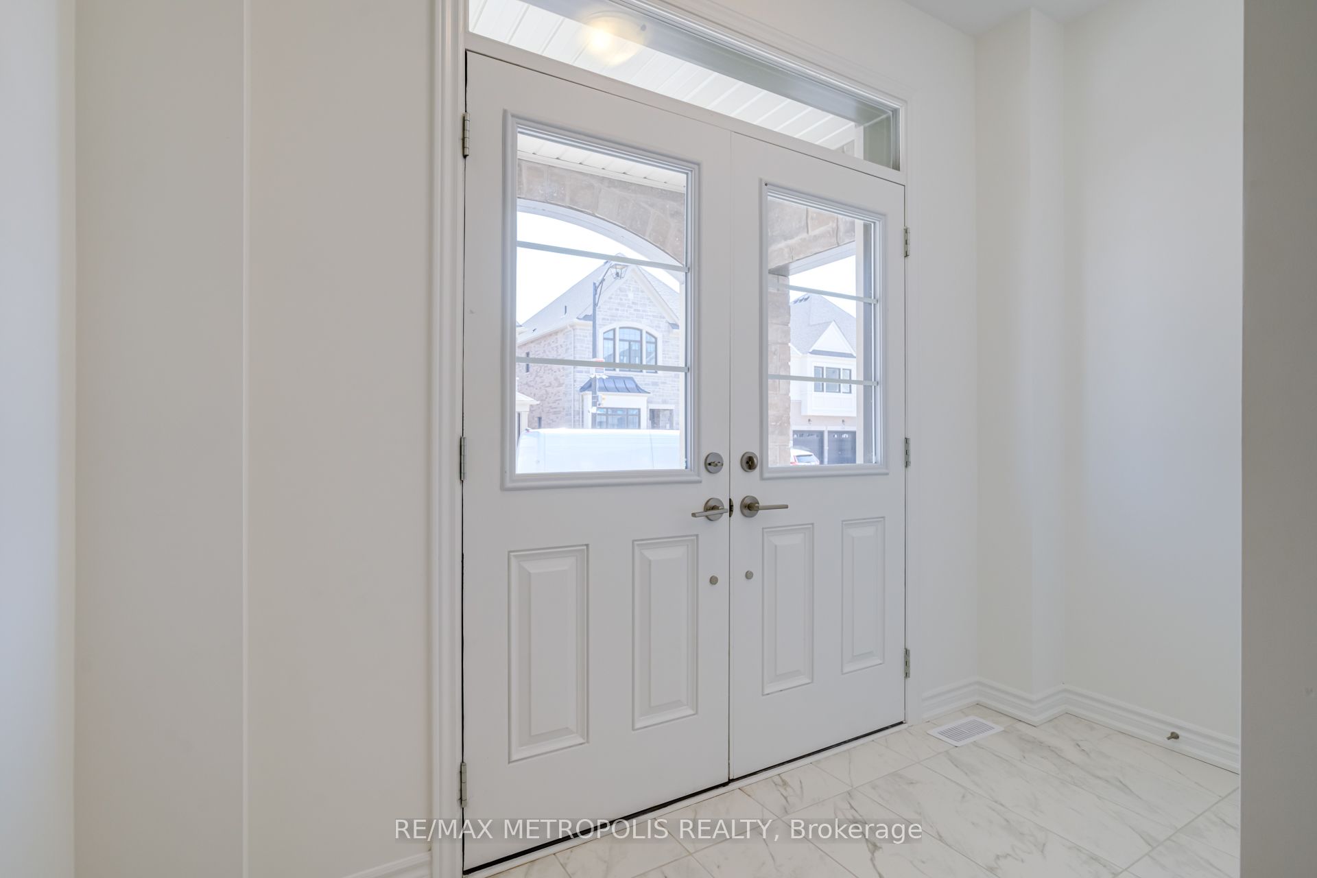 1481 Buttercup Court, Milton, ON L9E 1G5 photo 3