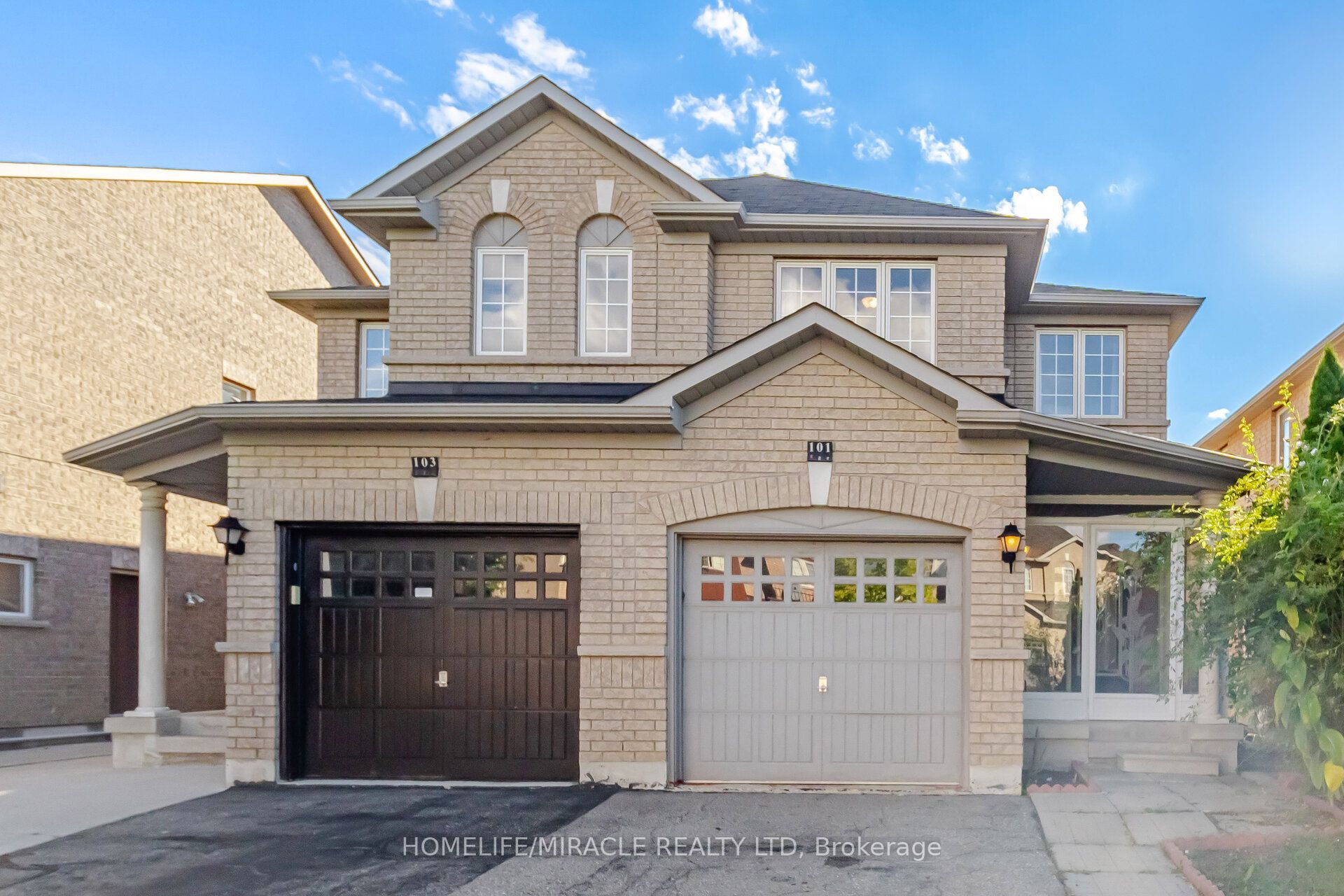 101 Crystalview Crescent, Brampton, ON L6P 2S2 photo 2