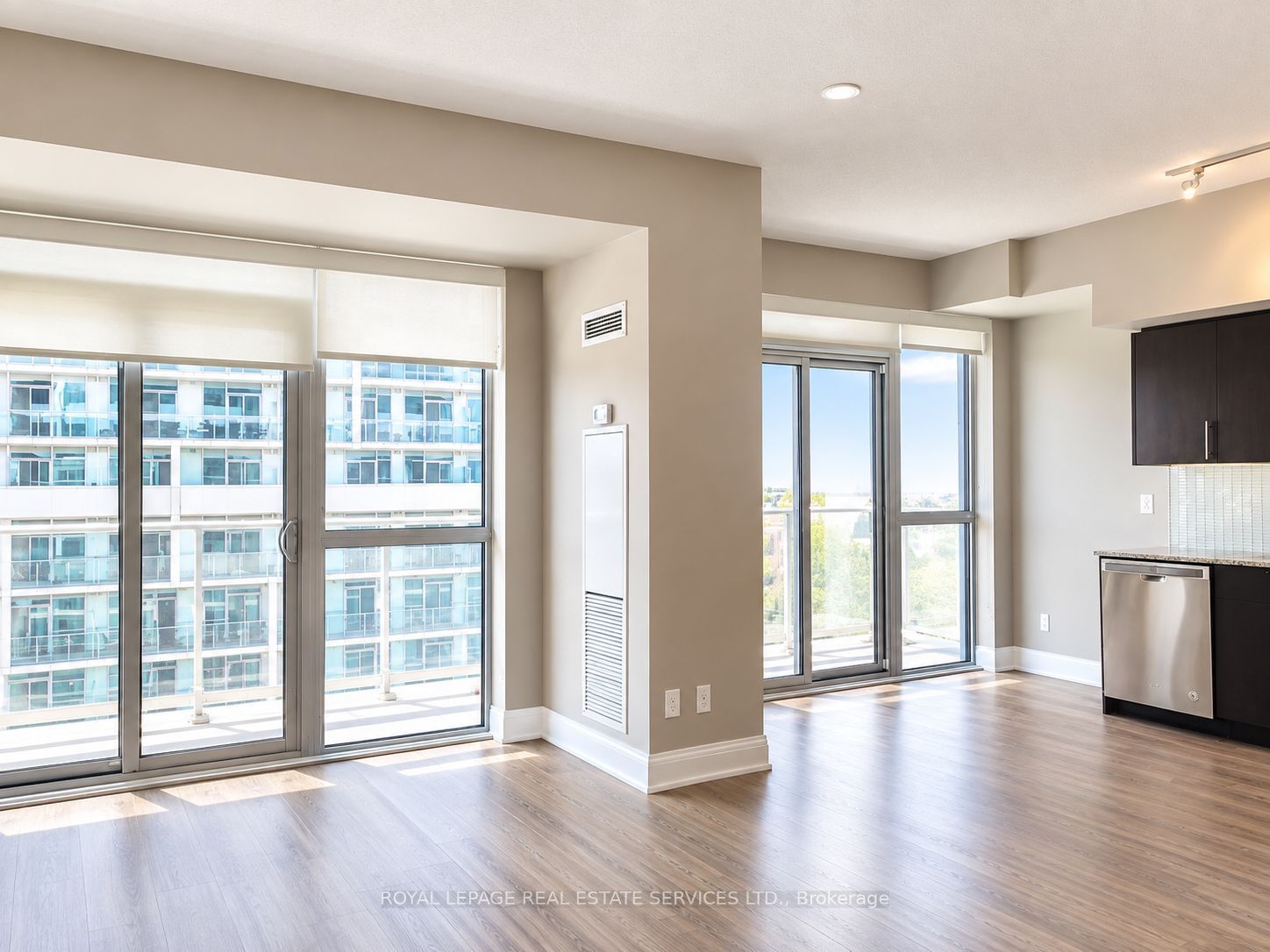 55 Speers Road 1412, Oakville, ON L6K 3R8 photo 4