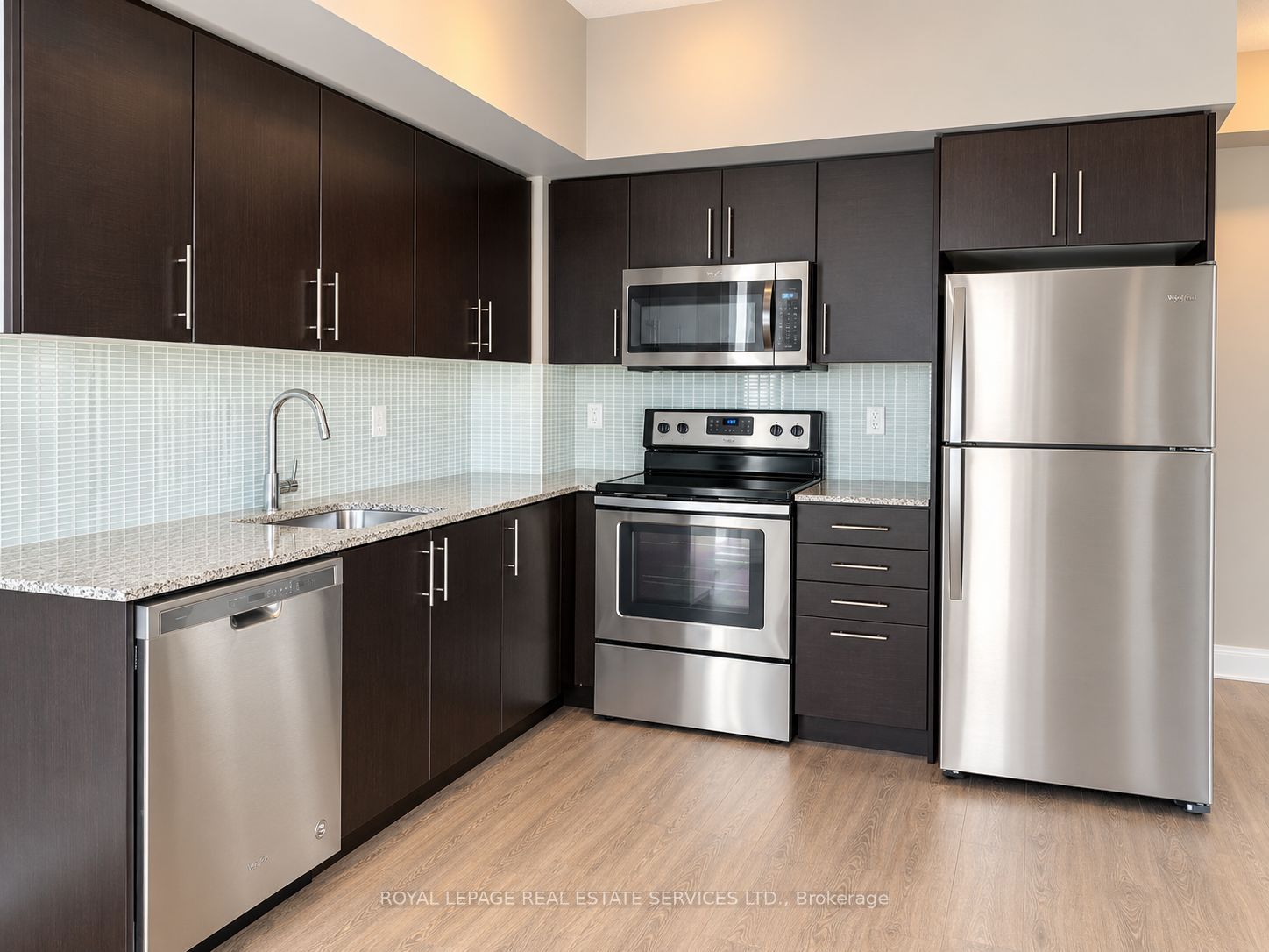 55 Speers Road 1412, Oakville, ON L6K 3R8 photo 5