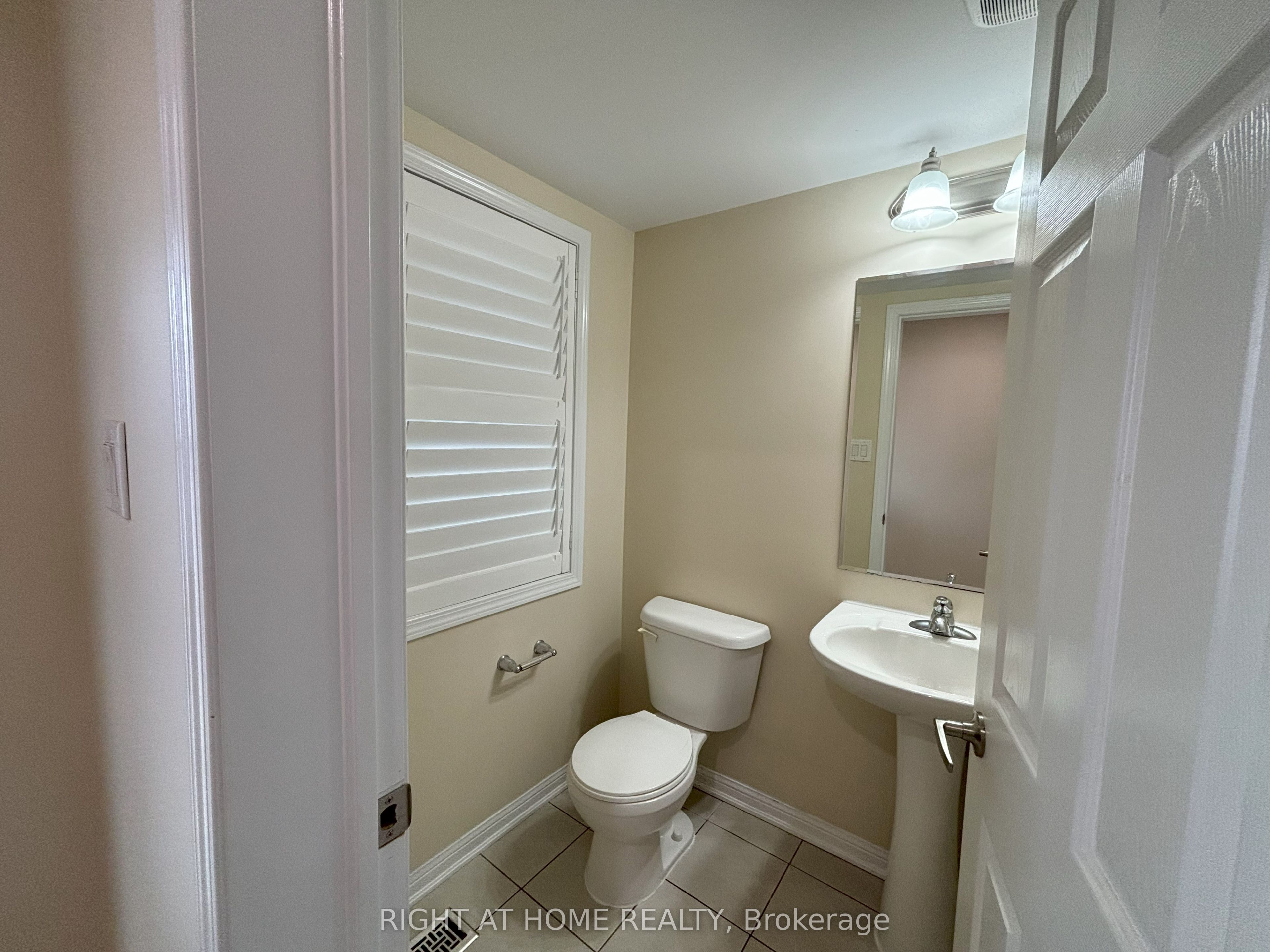 918 Farmstead Drive, Milton, ON L9T 8J5 photo 3