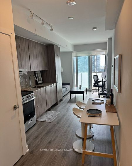 4130 Parkside Village Drive 1007, Mississauga, ON L5B 3M8 photo 4