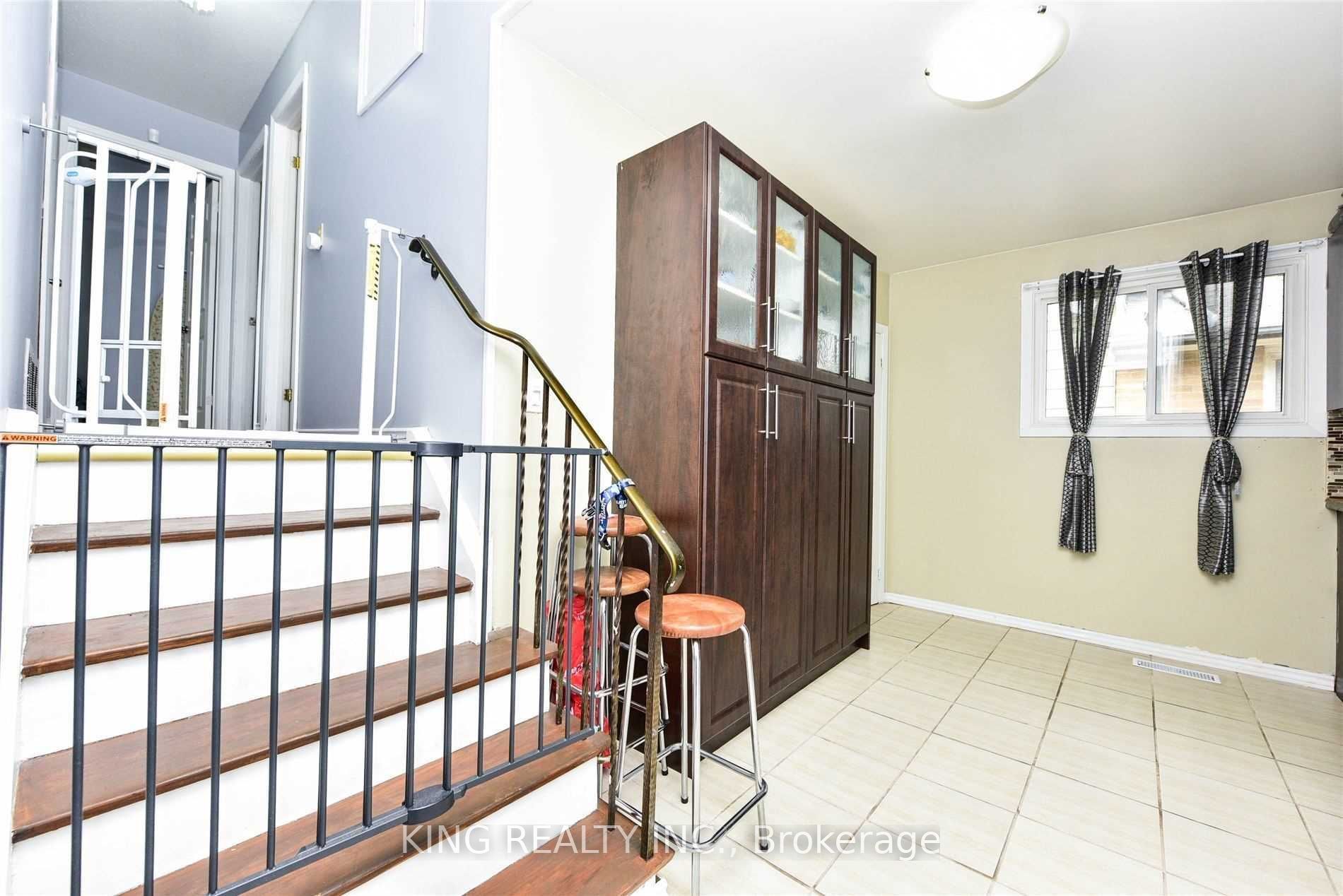 3412 Monica Drive, Mississauga, ON L4T 3E7 photo 3